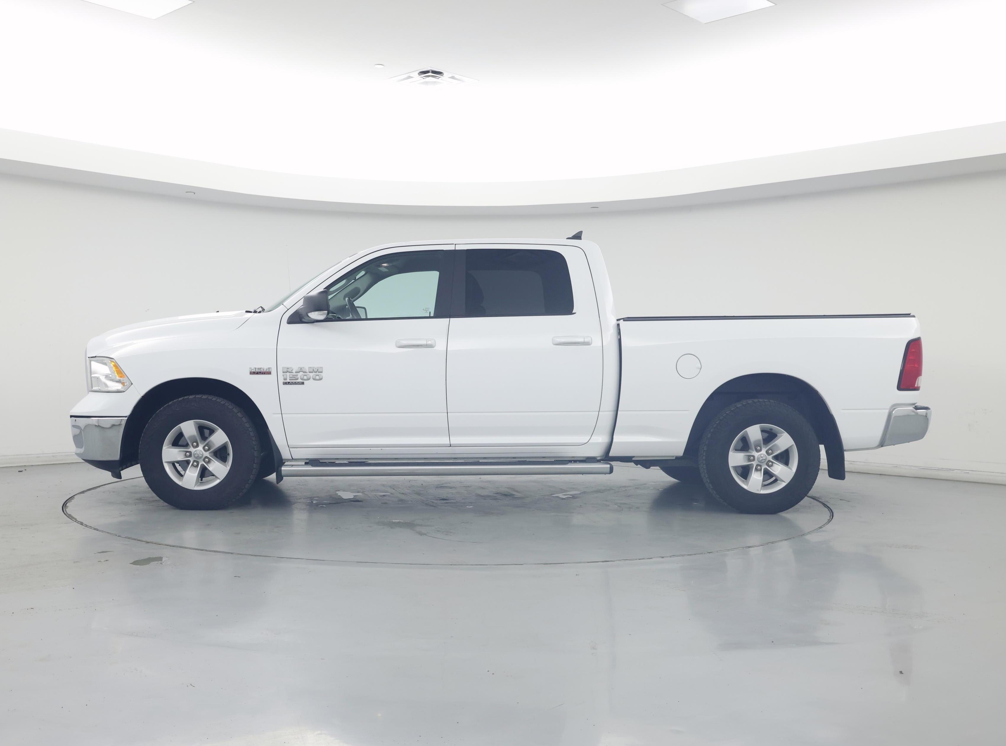 Thumbnail: 2020 RAM 1500 Classic - 3
