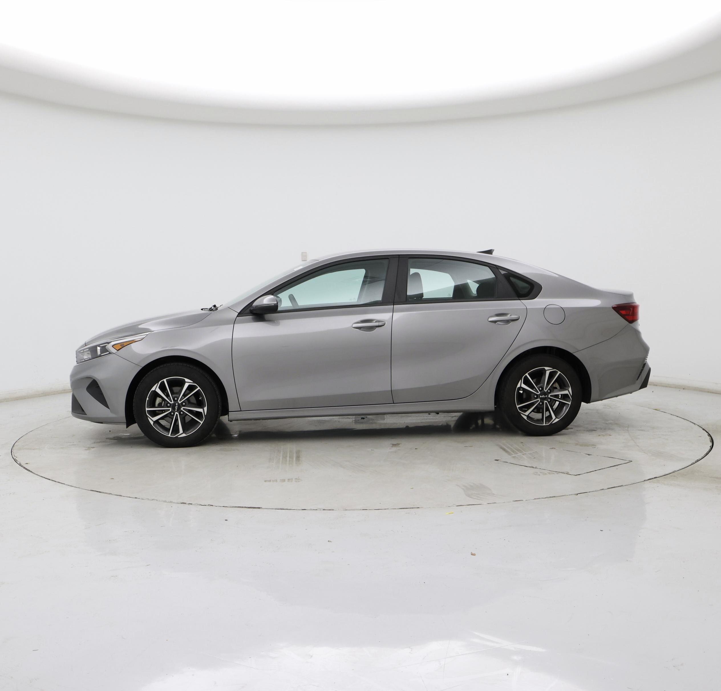 Thumbnail: 2023 Kia Forte - 3