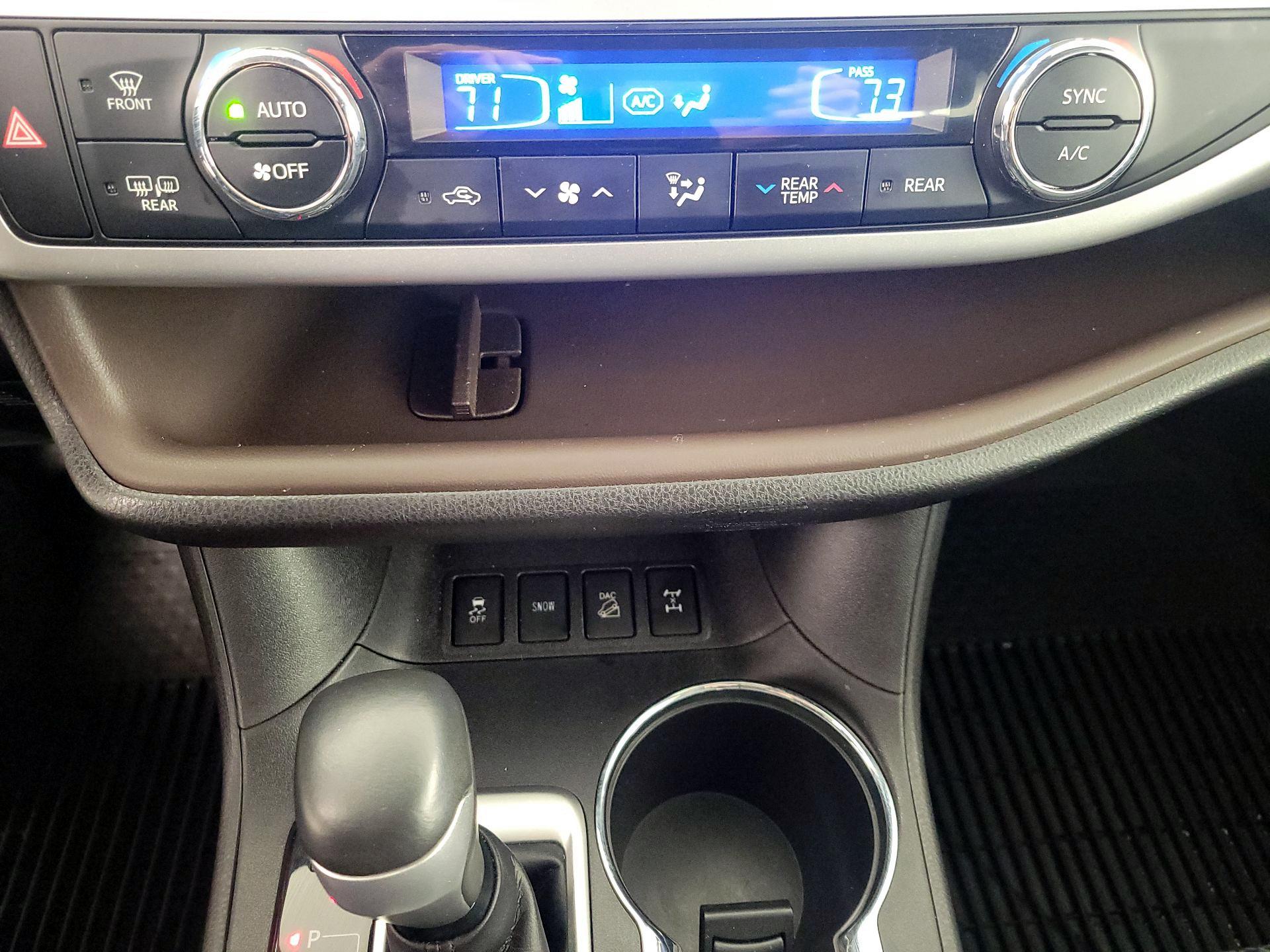 Thumbnail: 2019 Toyota Highlander - 16