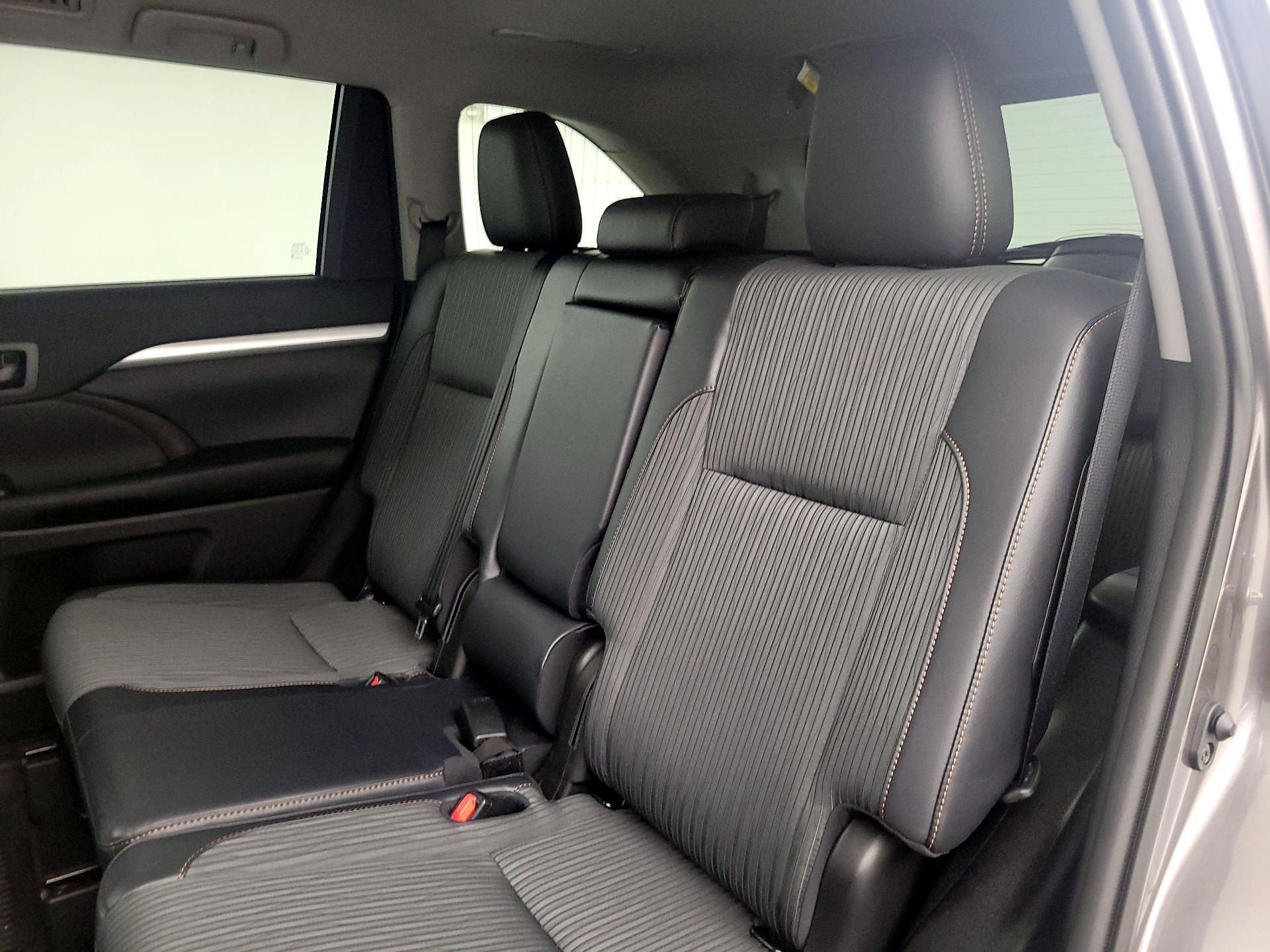 Thumbnail: 2019 Toyota Highlander - 19