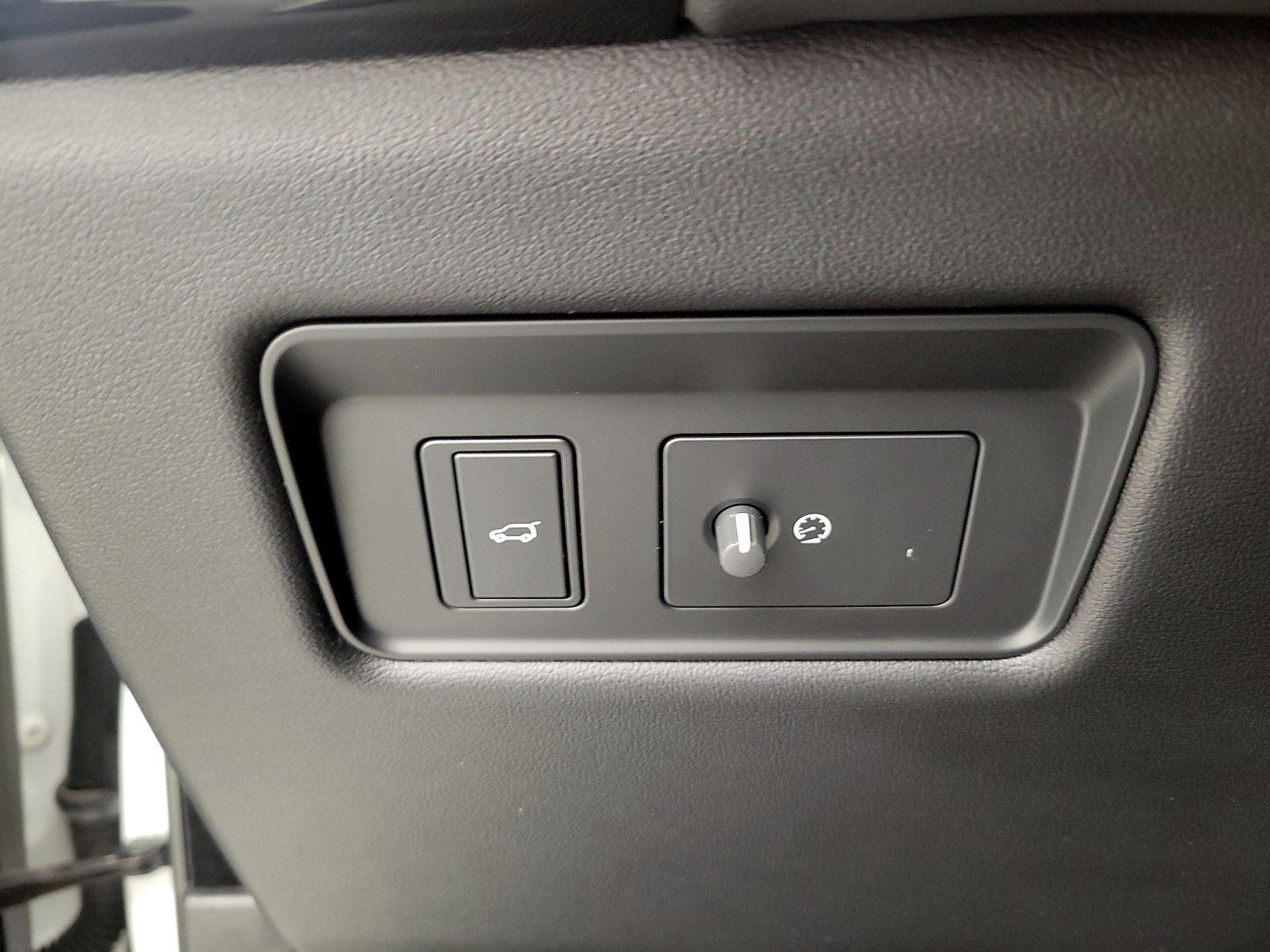 Thumbnail: 2020 Land Rover Range Rover Sport - 13