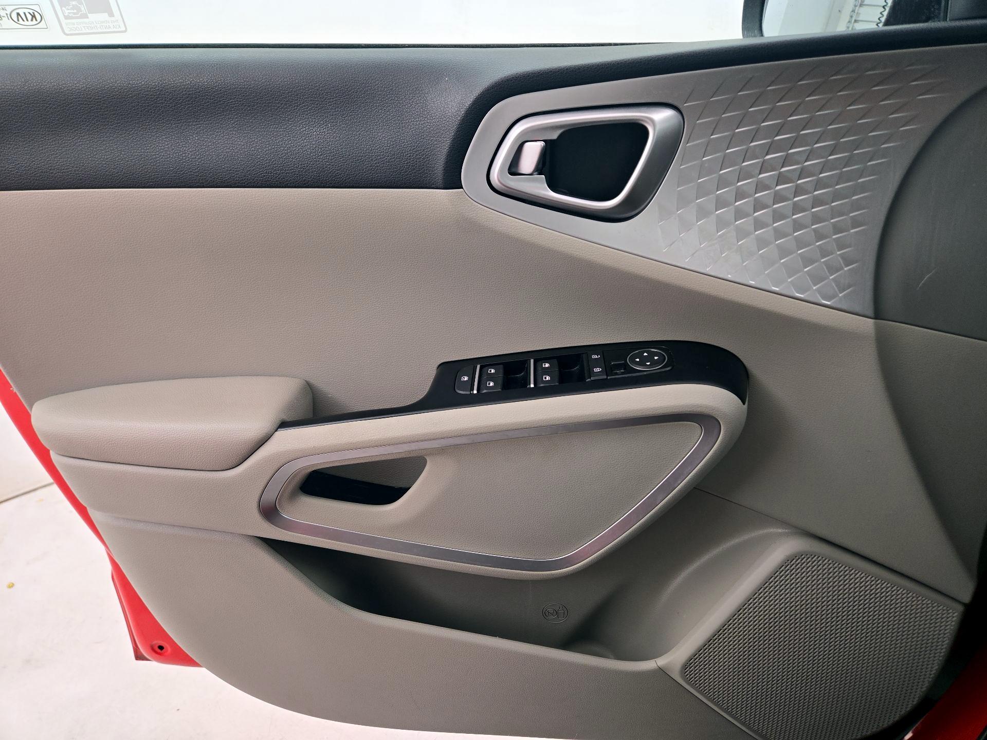 Thumbnail: 2020 Kia Soul - 12