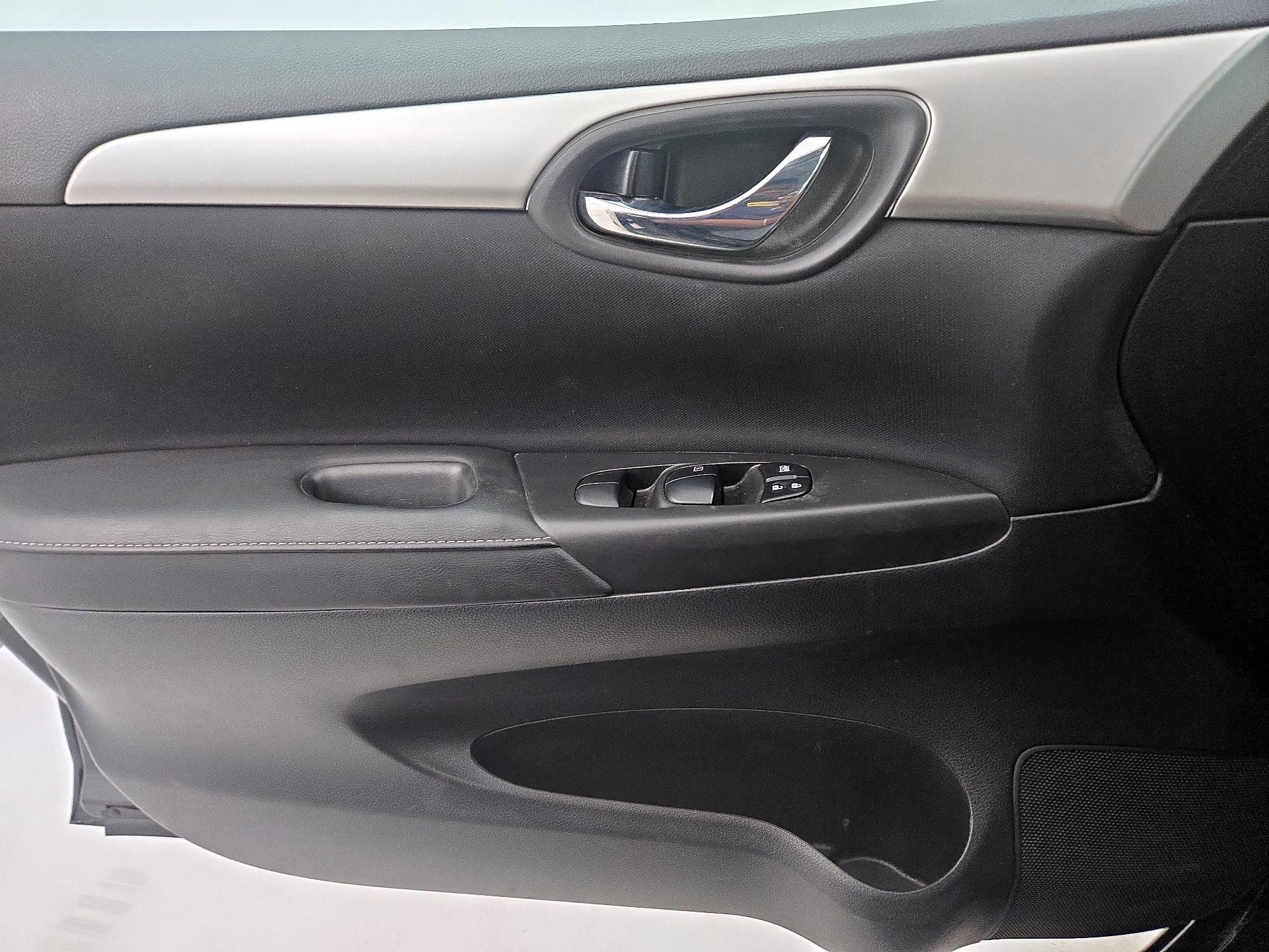 Thumbnail: 2019 Nissan Sentra - 12