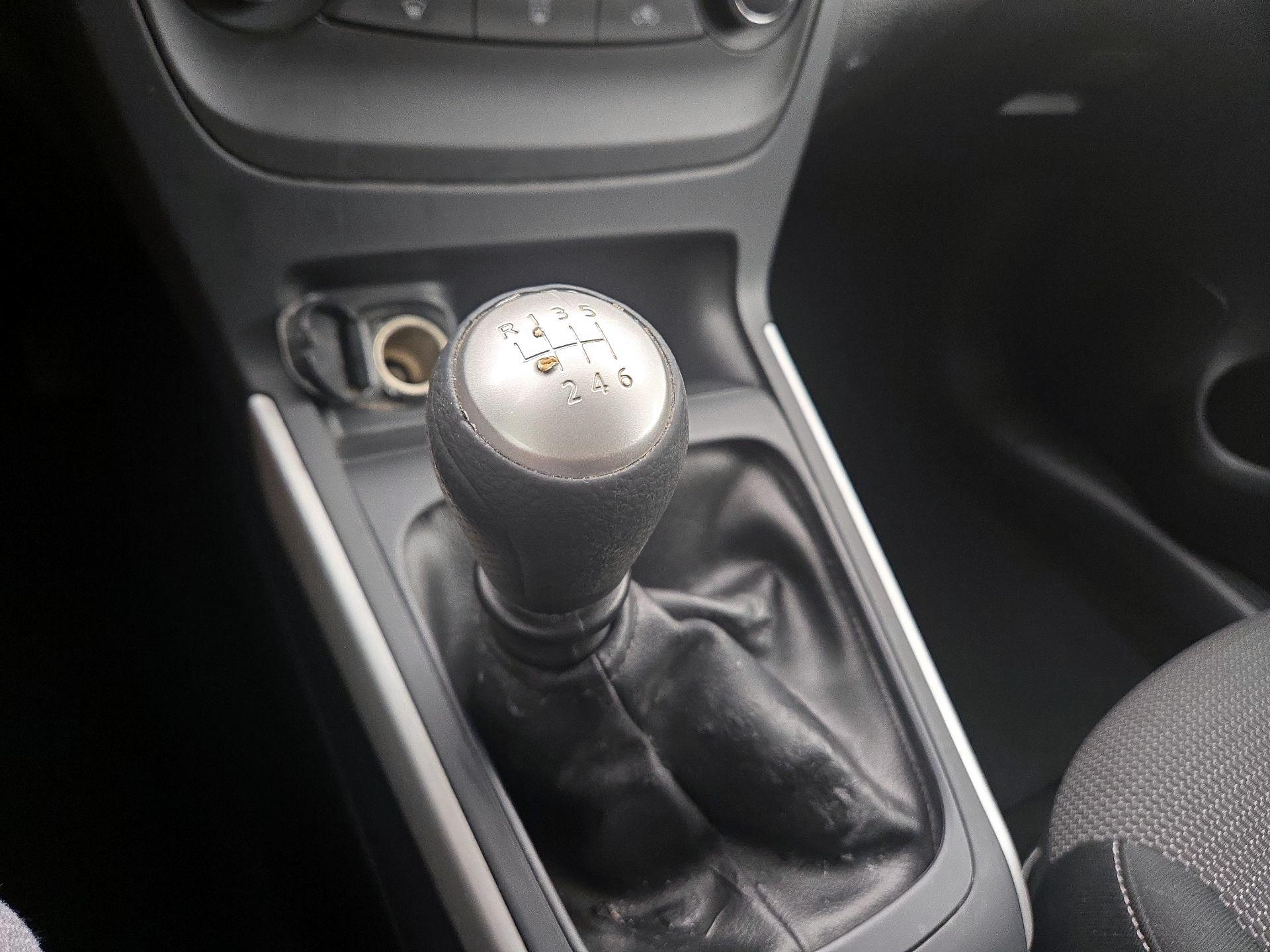 Thumbnail: 2019 Nissan Sentra - 17