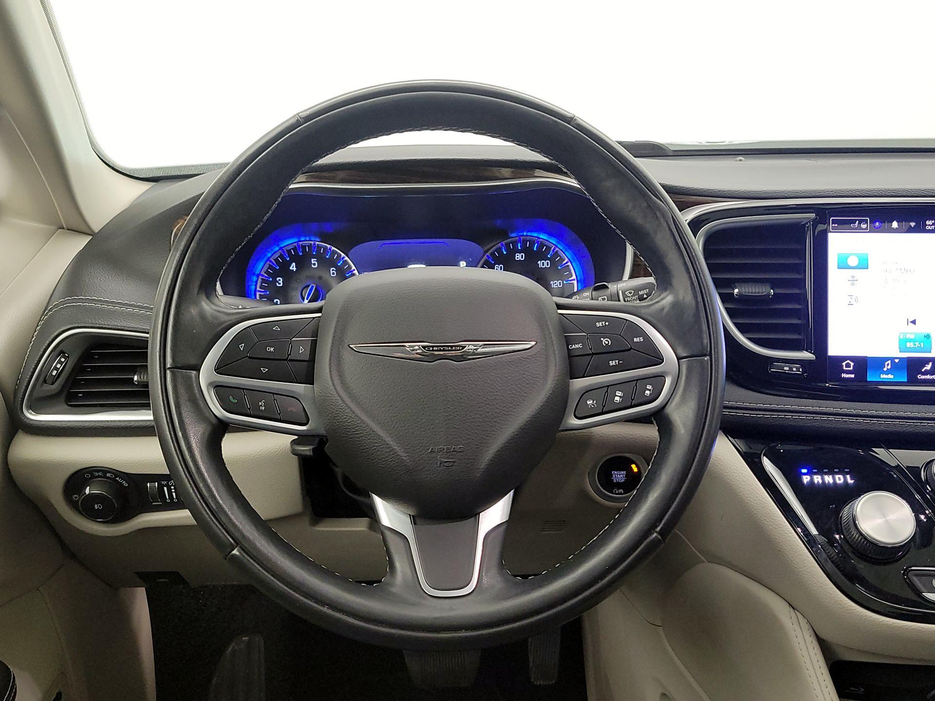 Thumbnail: 2022 Chrysler Pacifica - 10