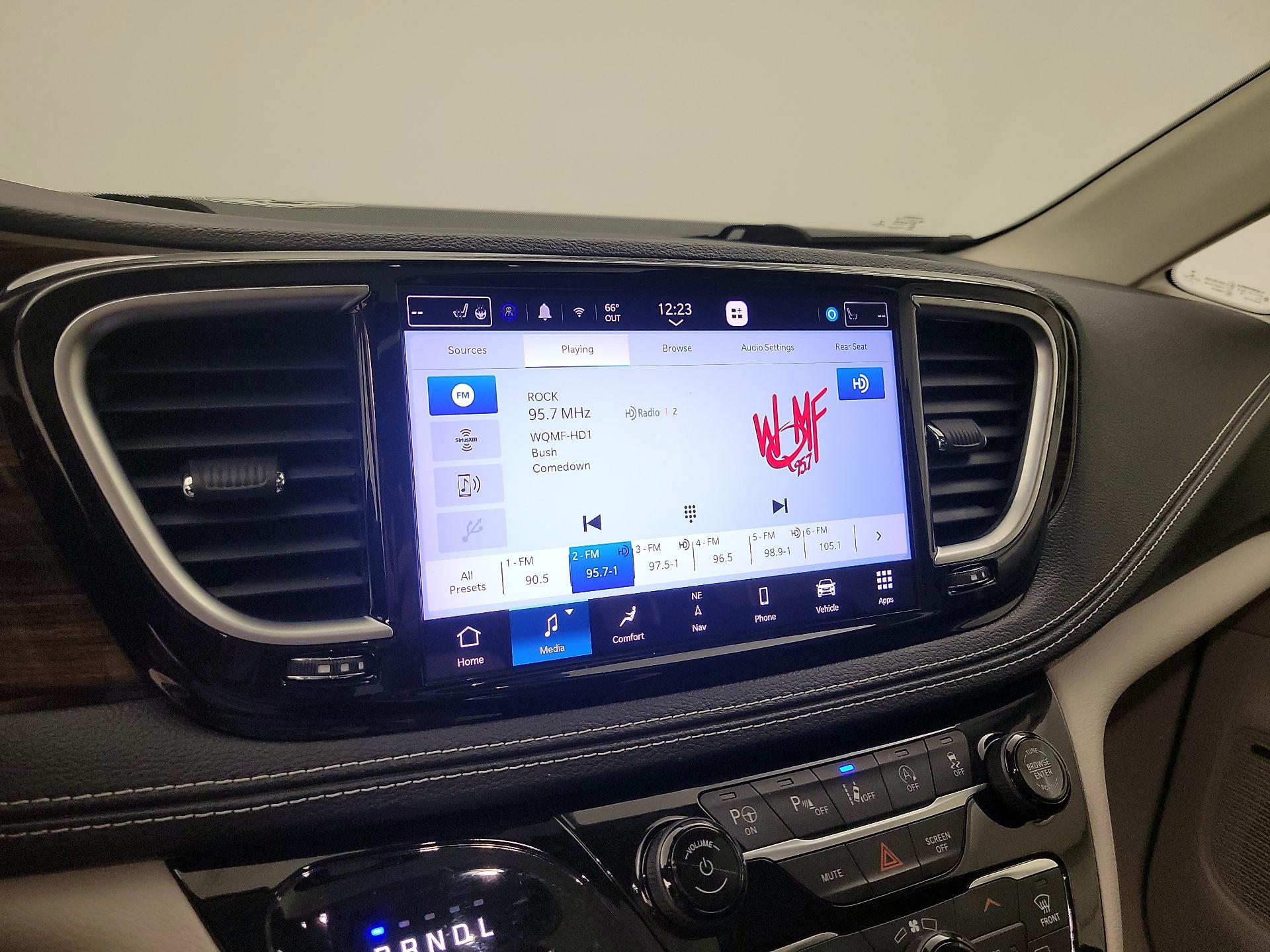 Thumbnail: 2022 Chrysler Pacifica - 15