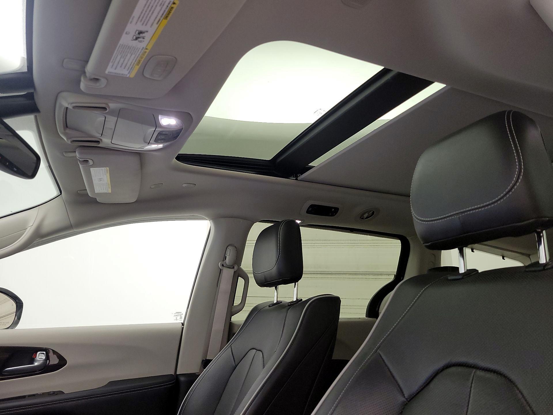 Thumbnail: 2022 Chrysler Pacifica - 18