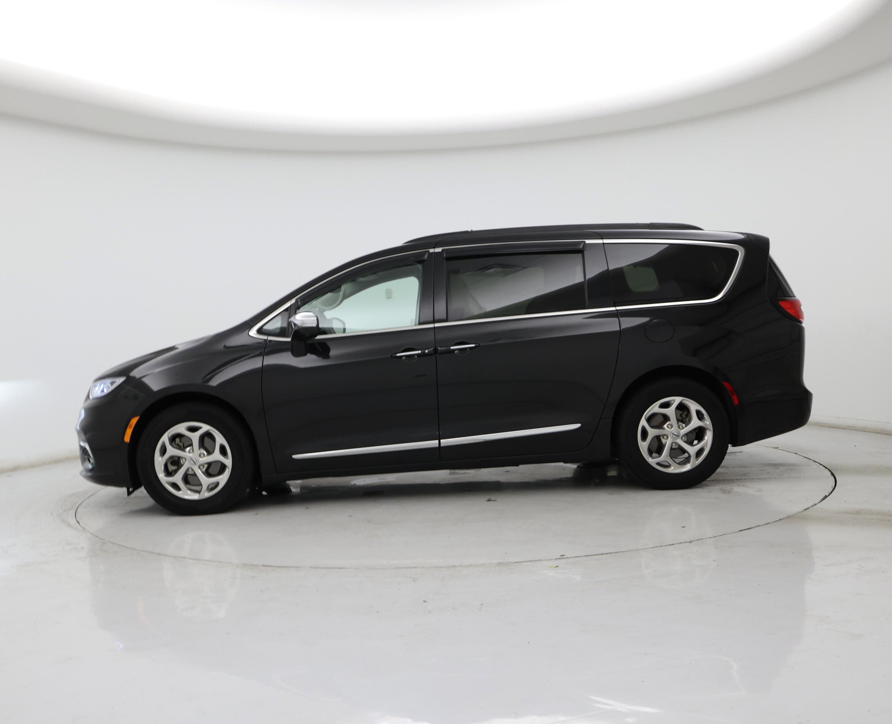 Thumbnail: 2022 Chrysler Pacifica - 3
