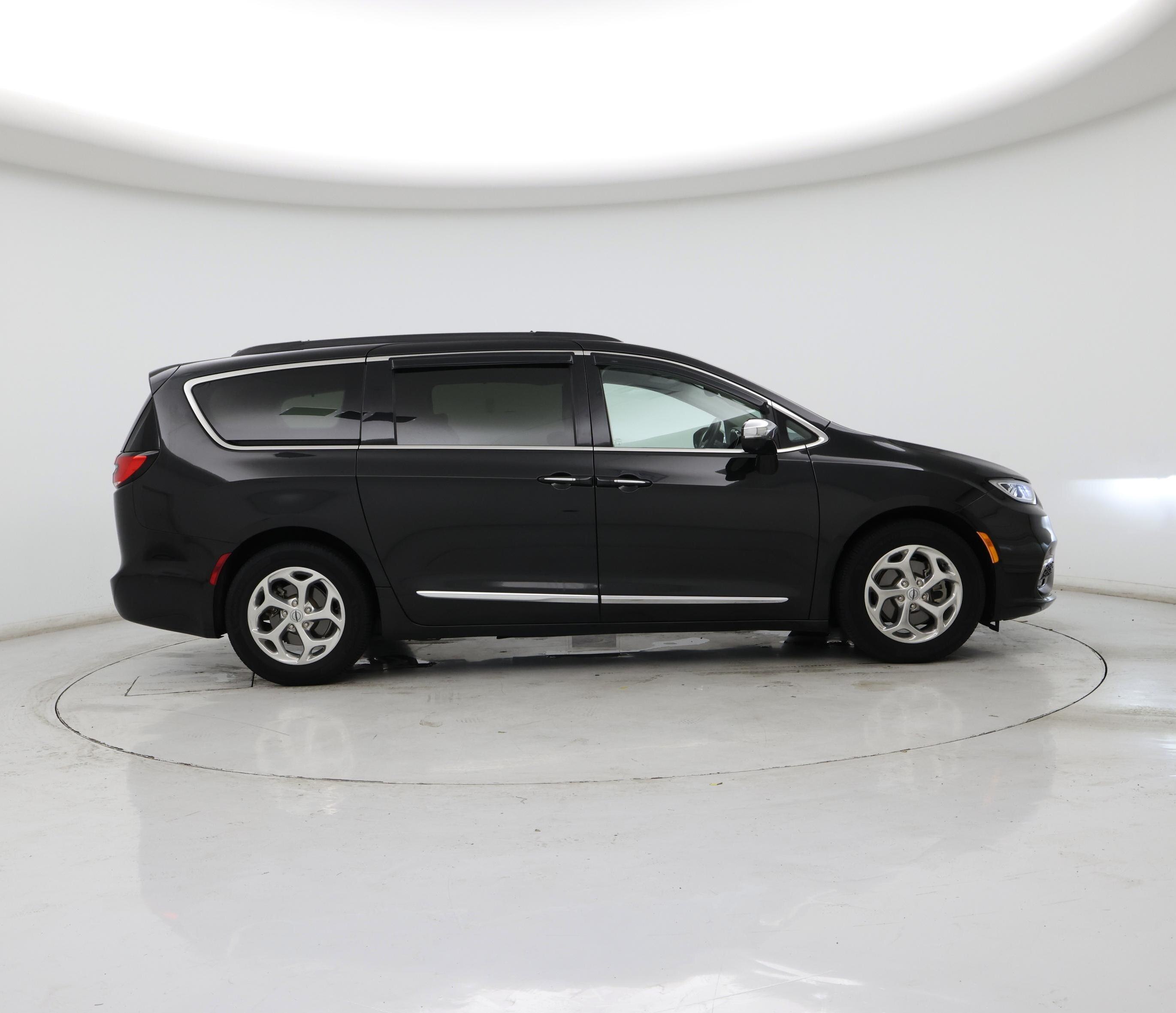 Thumbnail: 2022 Chrysler Pacifica - 7