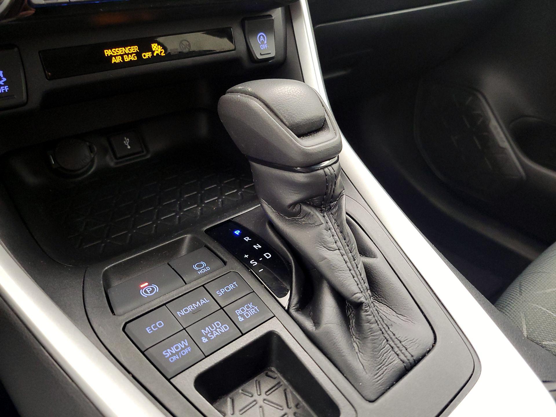 Thumbnail: 2020 Toyota RAV4 - 17