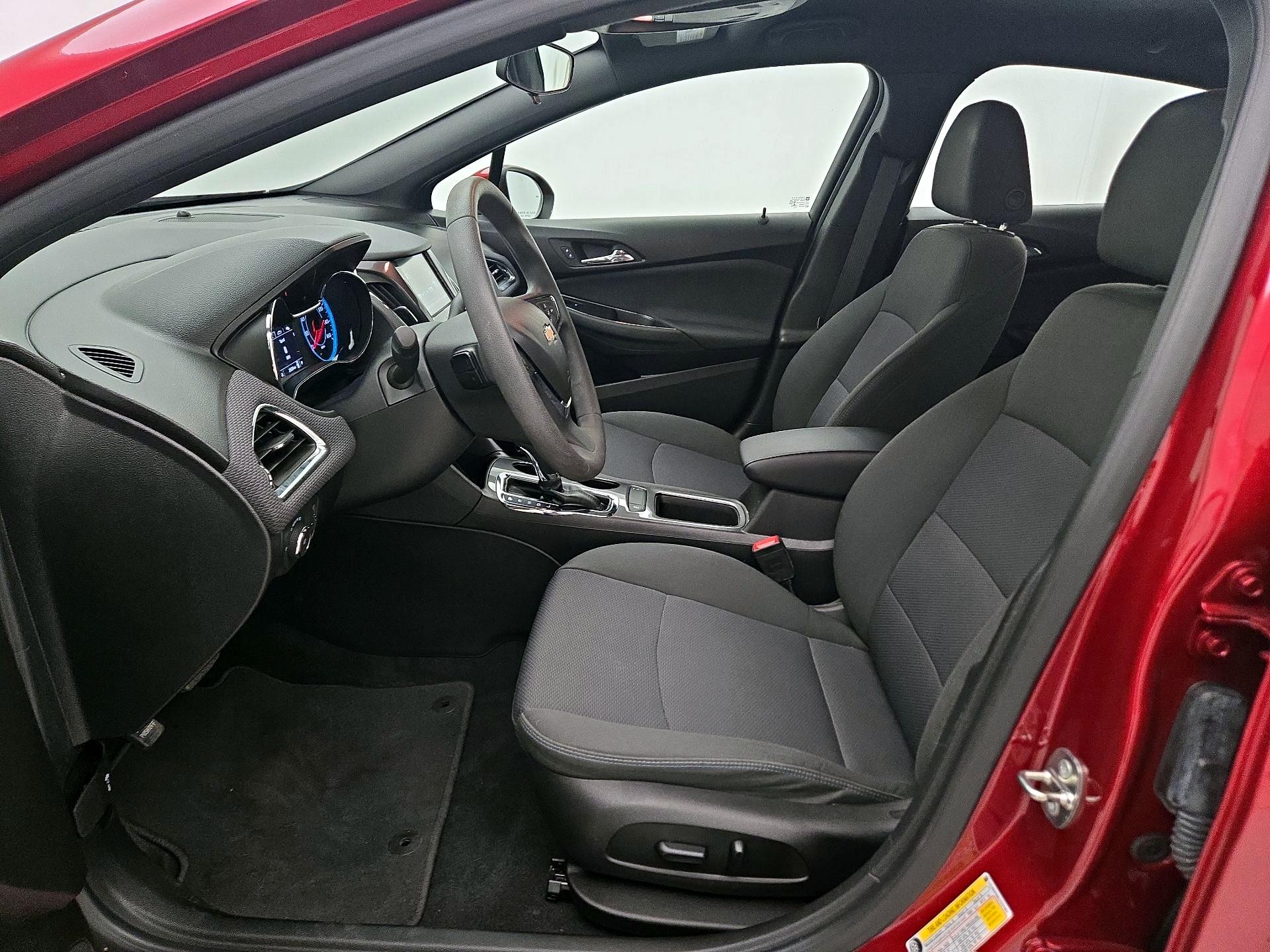 Thumbnail: 2018 Chevrolet Cruze - 11