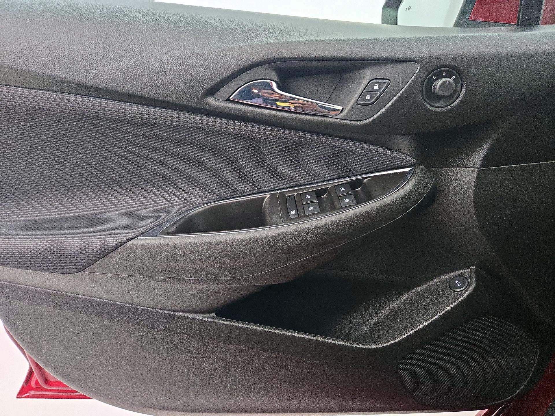 Thumbnail: 2018 Chevrolet Cruze - 12