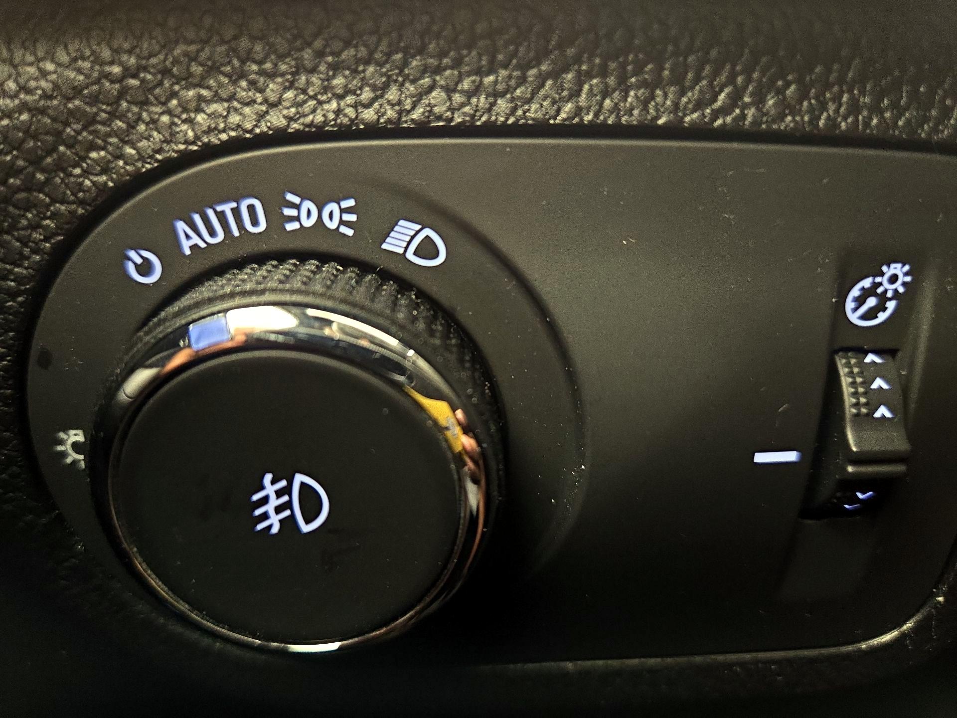 Thumbnail: 2018 Chevrolet Cruze - 13