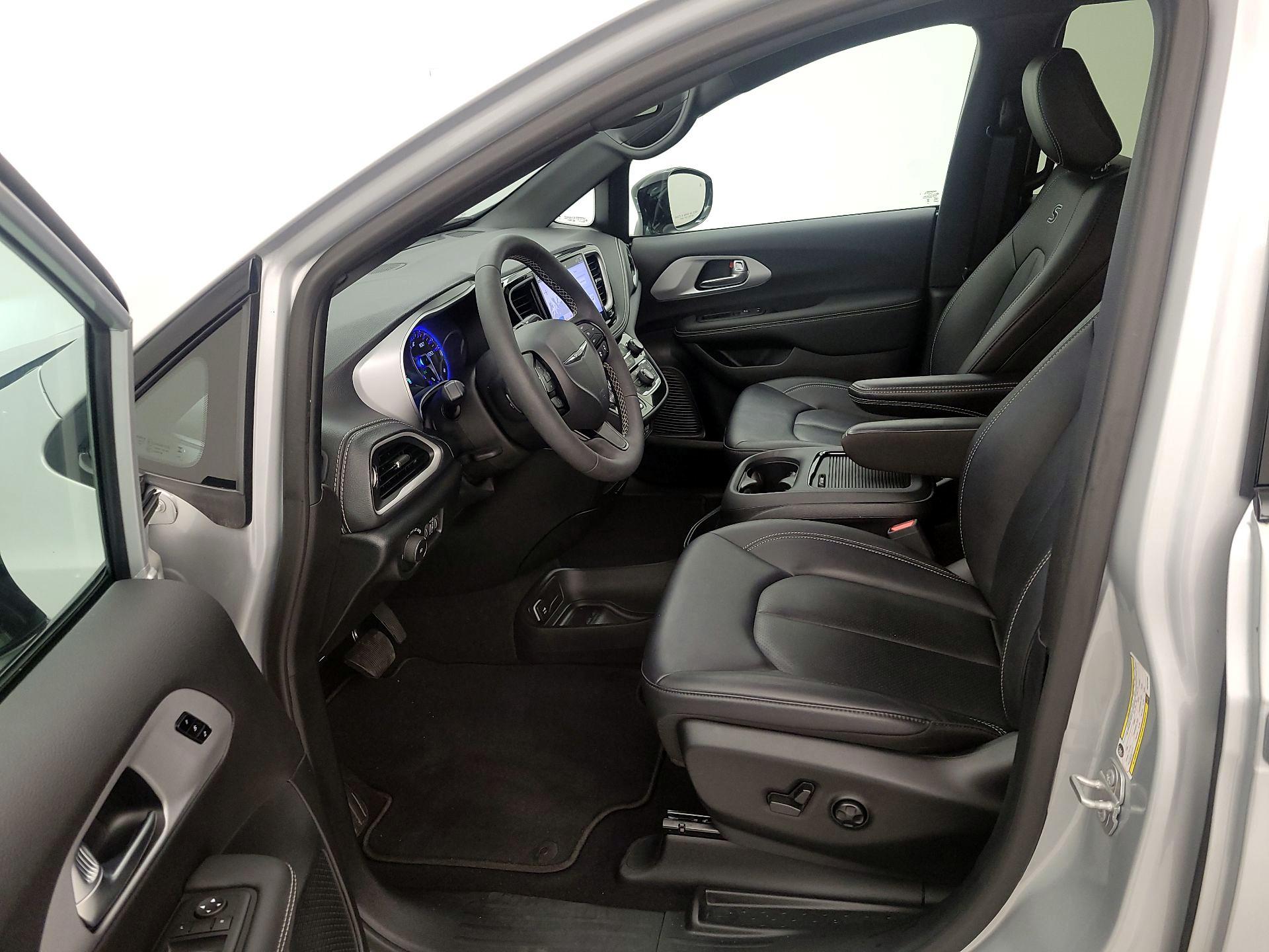 Thumbnail: 2024 Chrysler Pacifica - 11