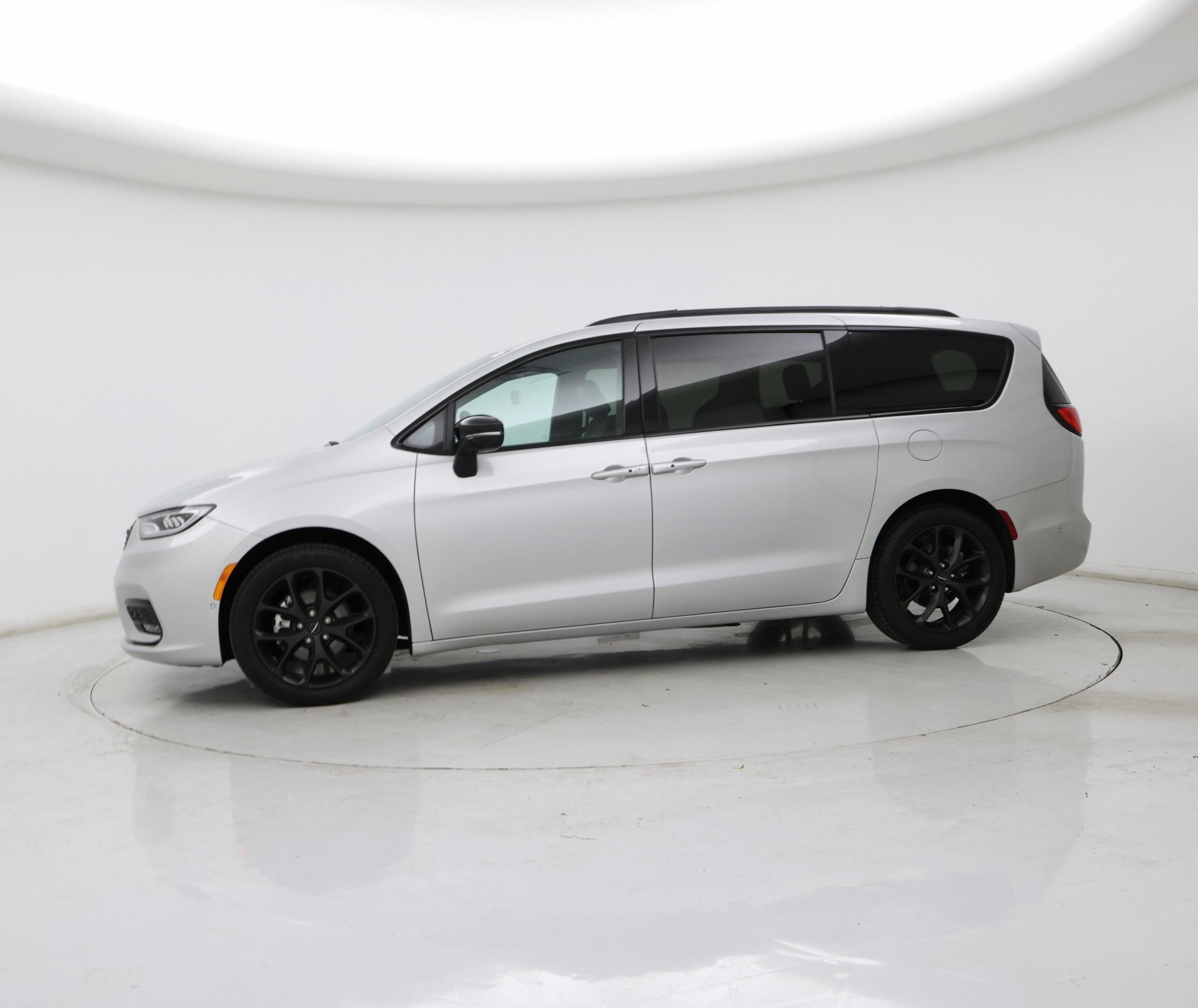 Thumbnail: 2024 Chrysler Pacifica - 3