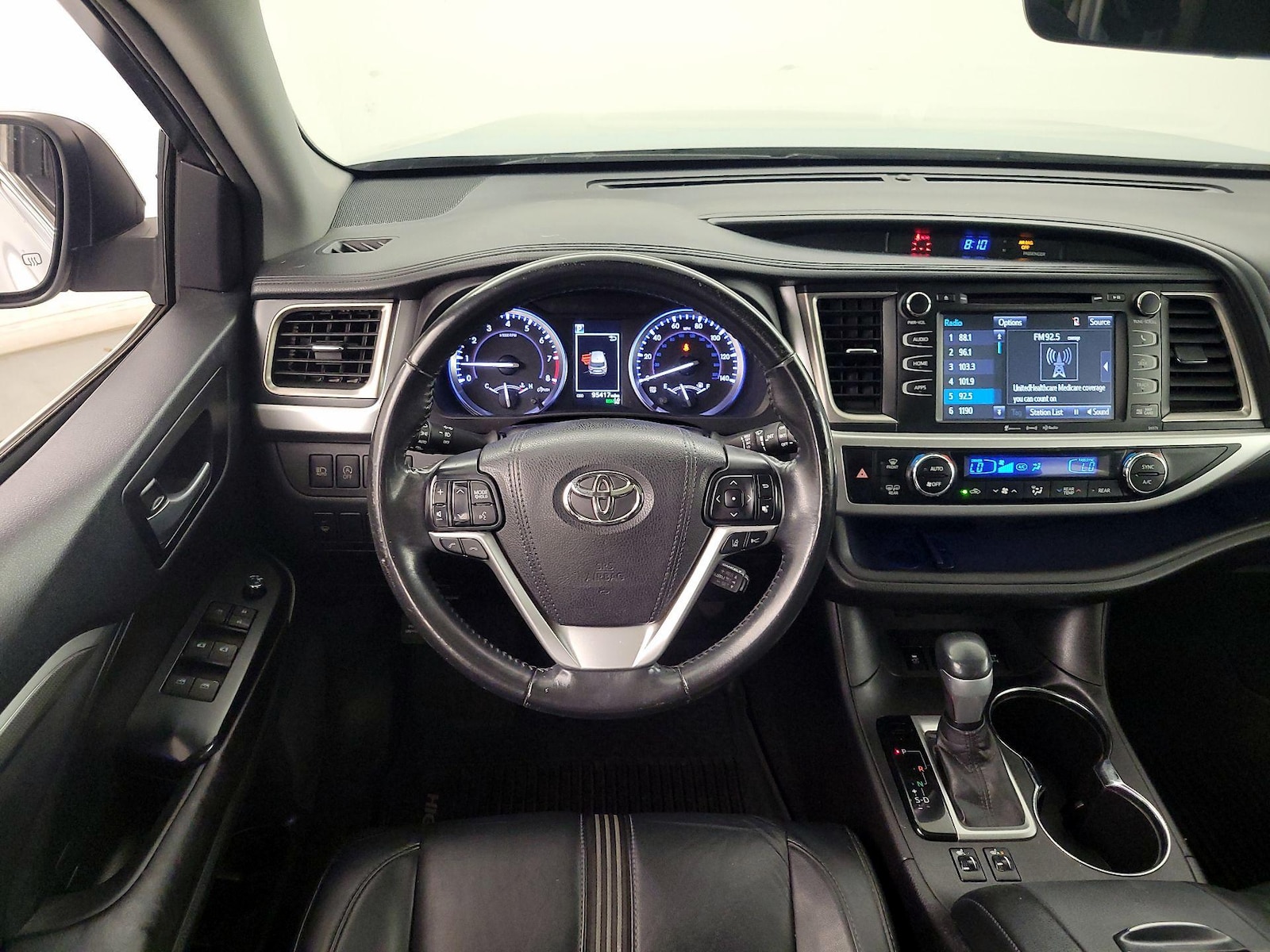 2017 Toyota Highlander SE - Photo 11