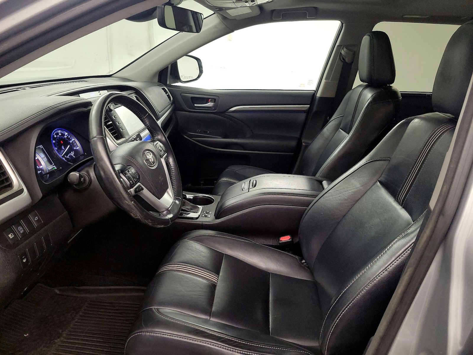 2017 Toyota Highlander SE - Photo 12