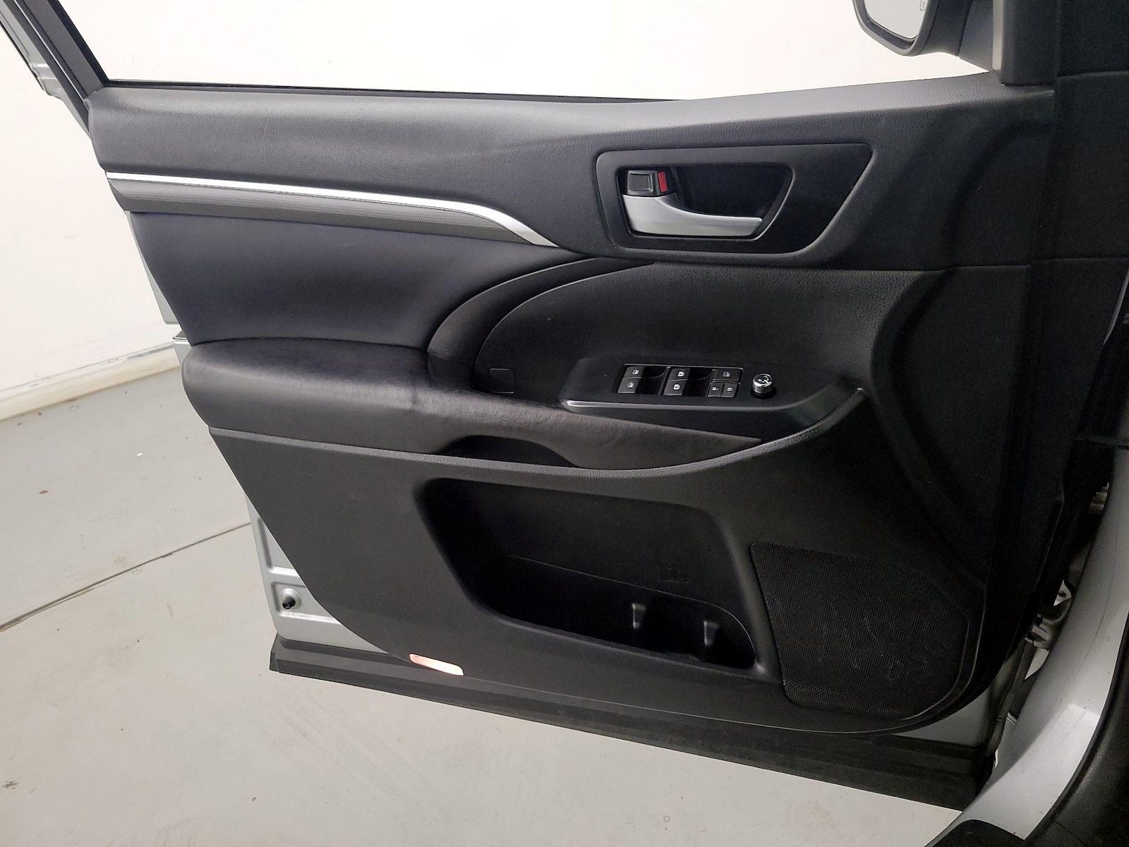 2017 Toyota Highlander SE - Photo 13