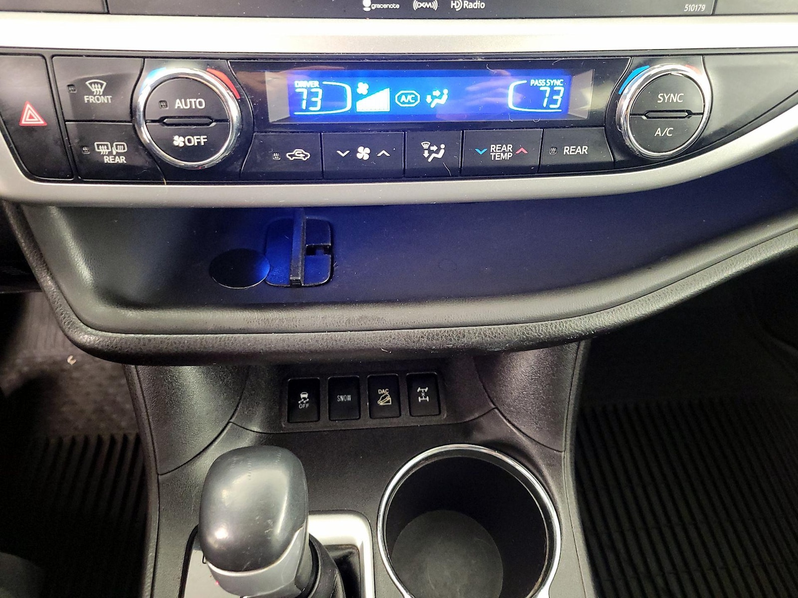 2017 Toyota Highlander SE - Photo 17