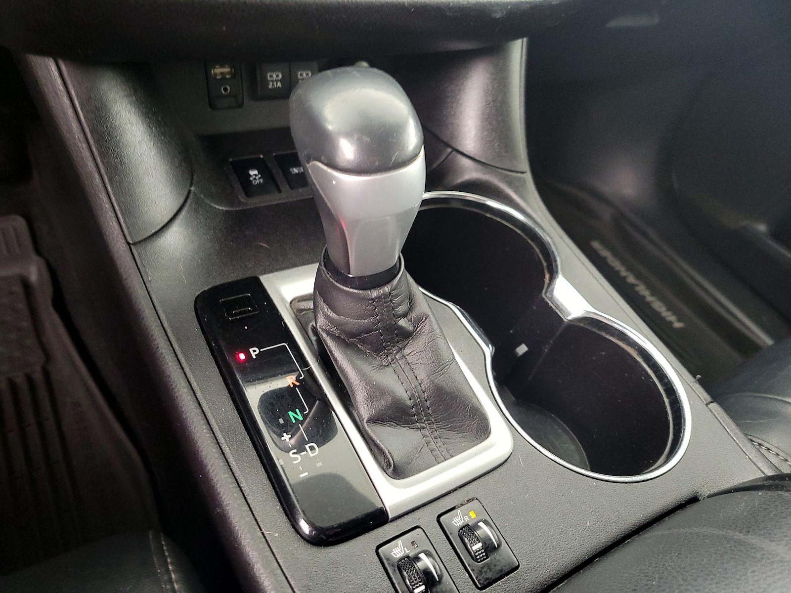 2017 Toyota Highlander SE - Photo 18