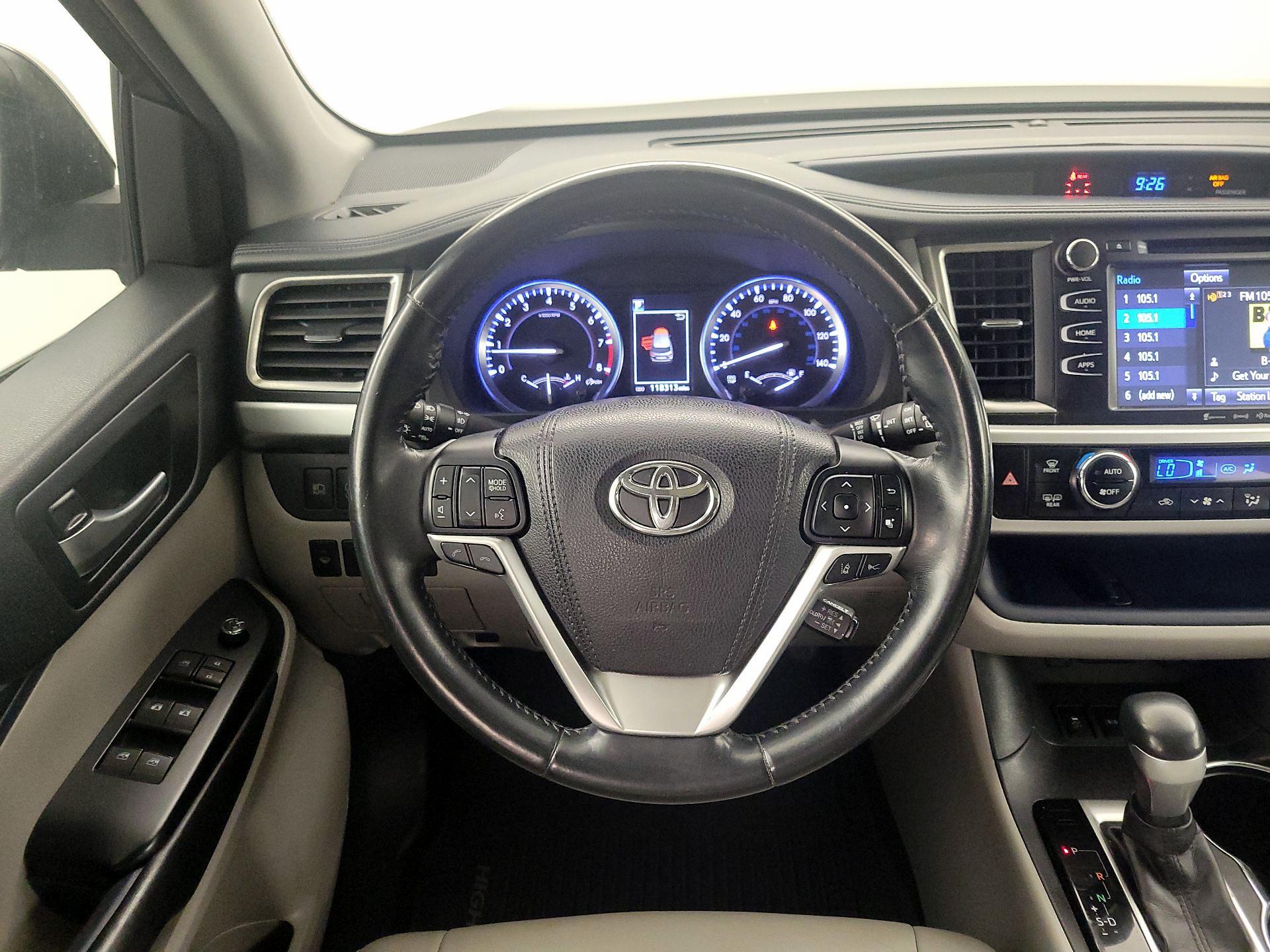 Thumbnail: 2017 Toyota Highlander - 10