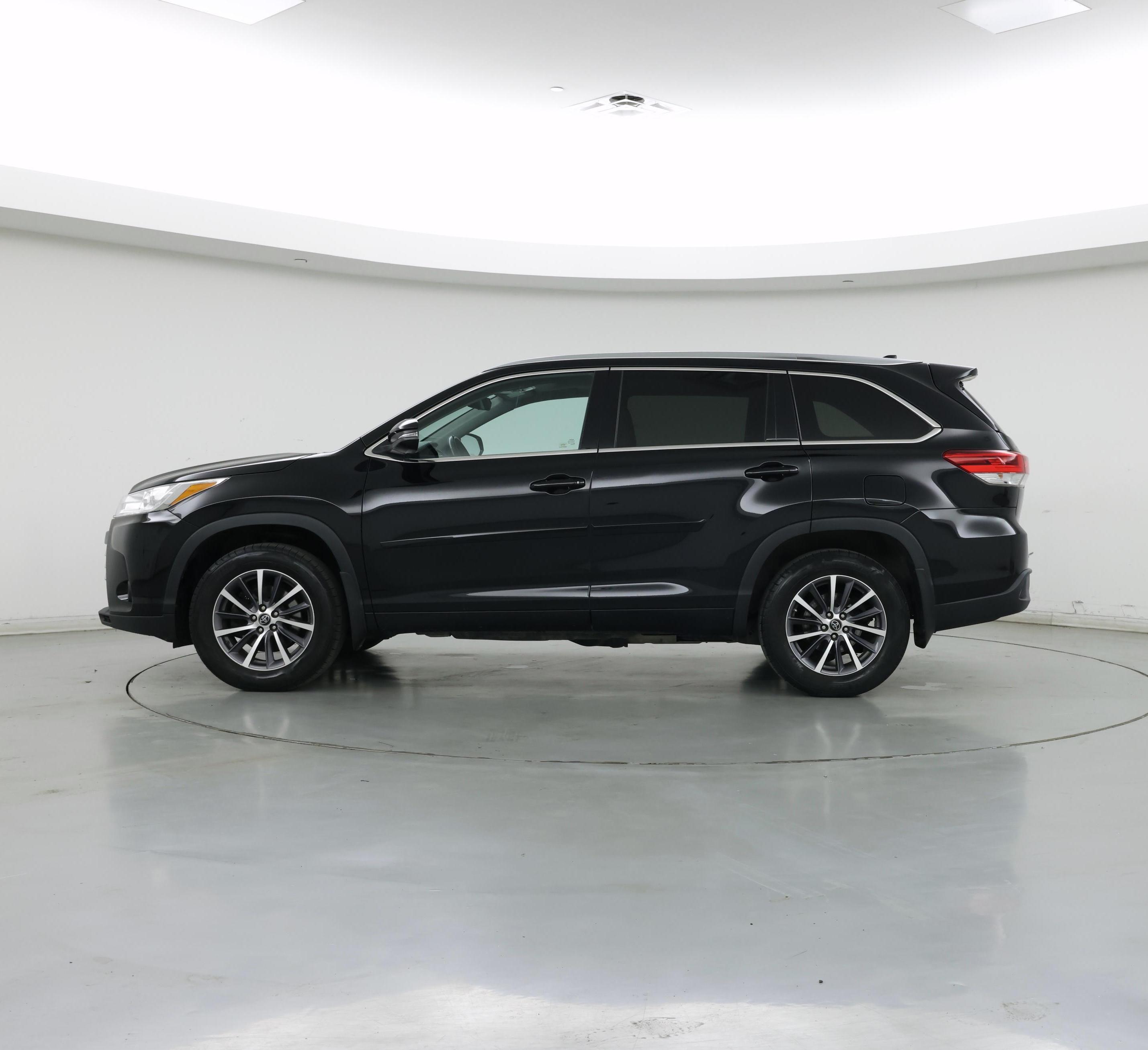 Thumbnail: 2017 Toyota Highlander - 3
