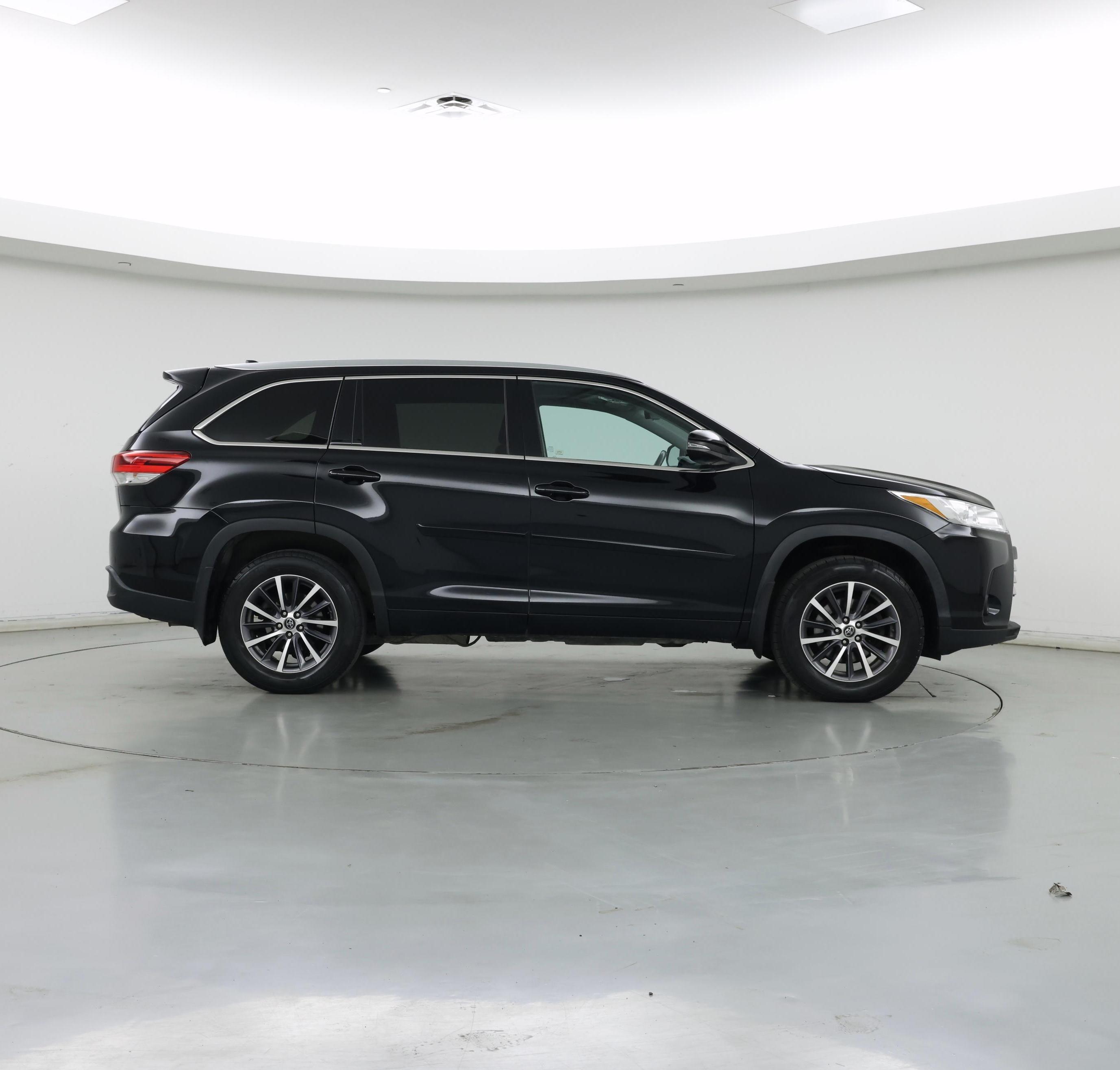 Thumbnail: 2017 Toyota Highlander - 7