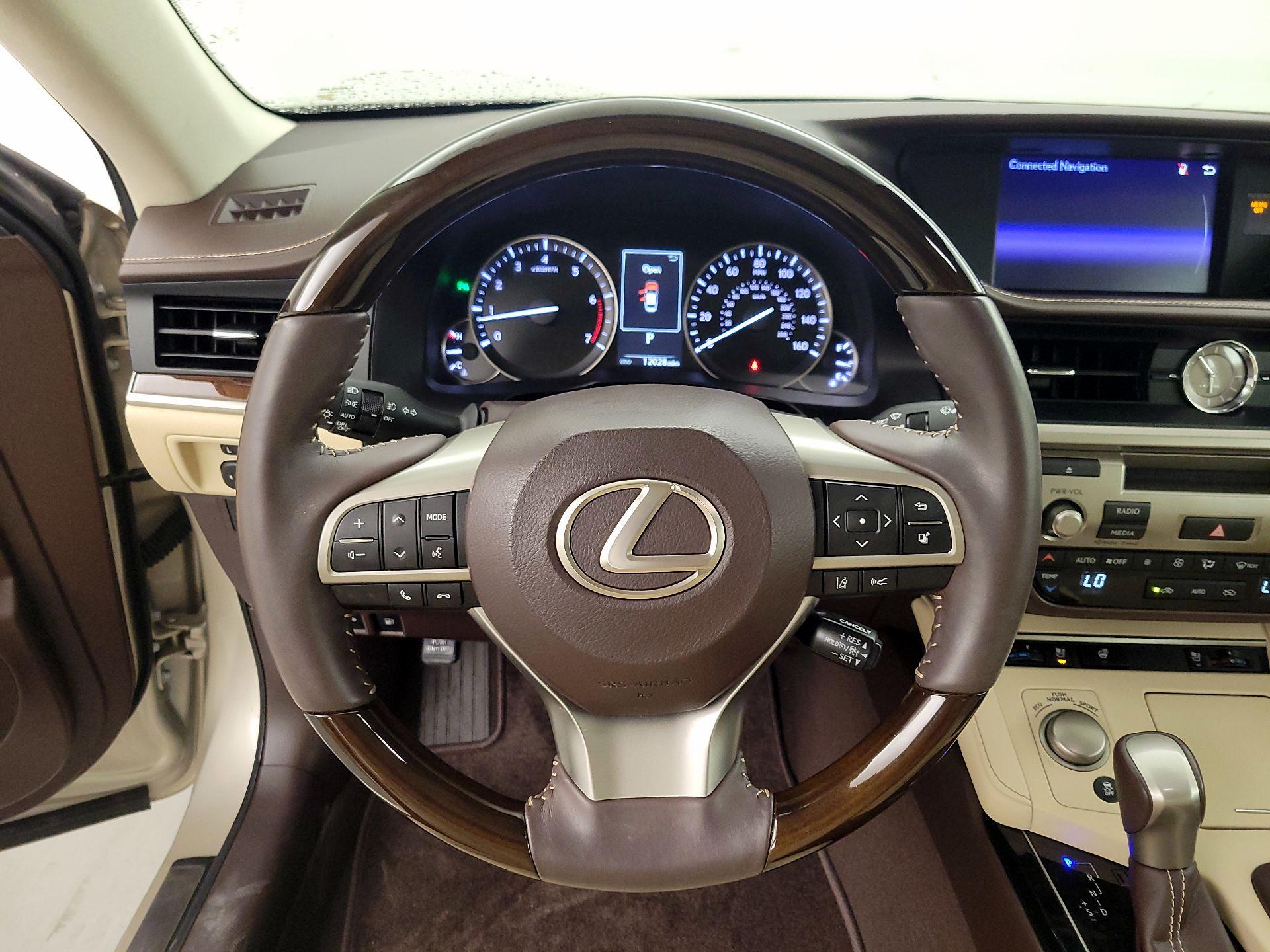 Thumbnail: 2017 Lexus ES - 10