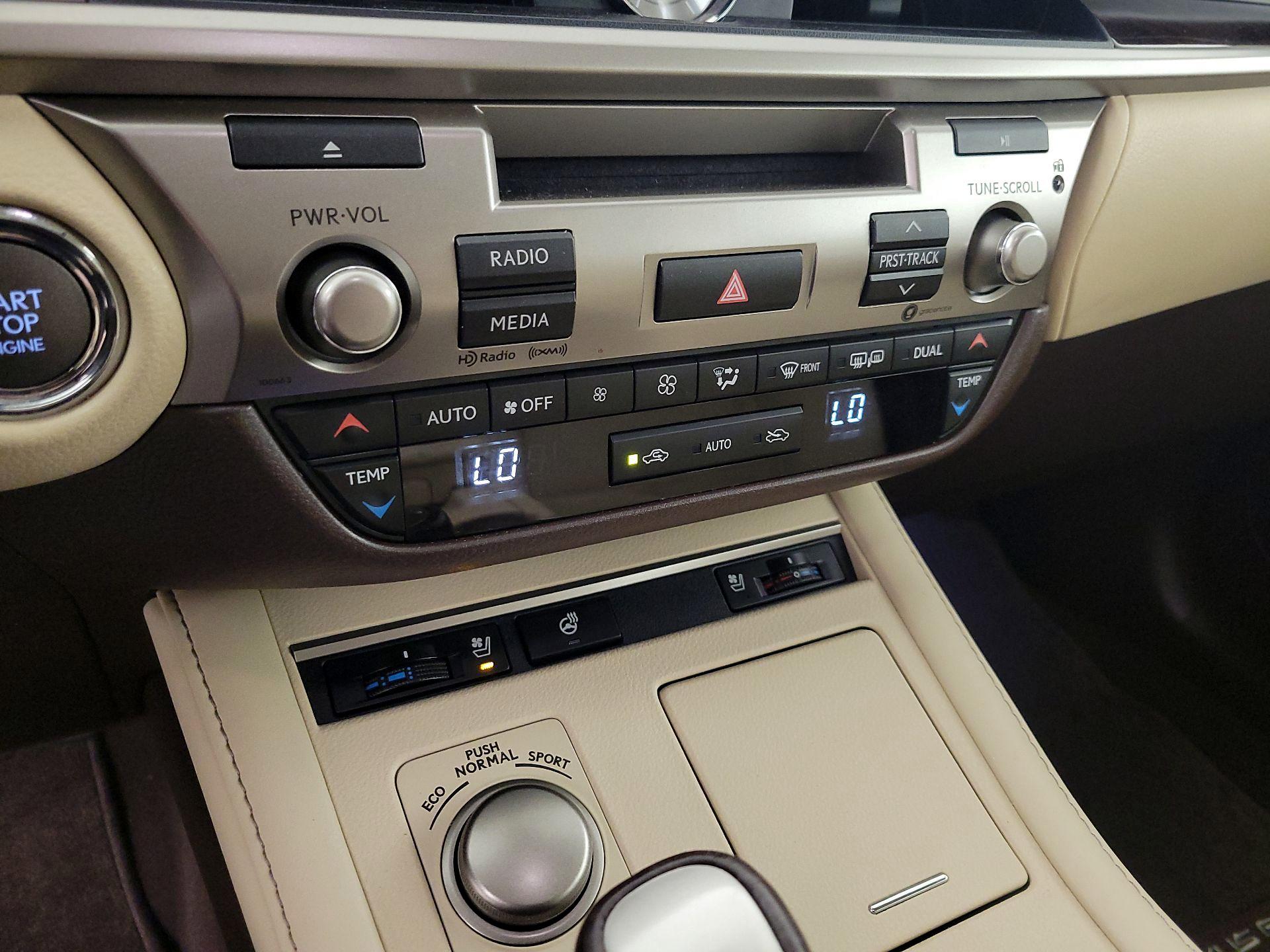 Thumbnail: 2017 Lexus ES - 16
