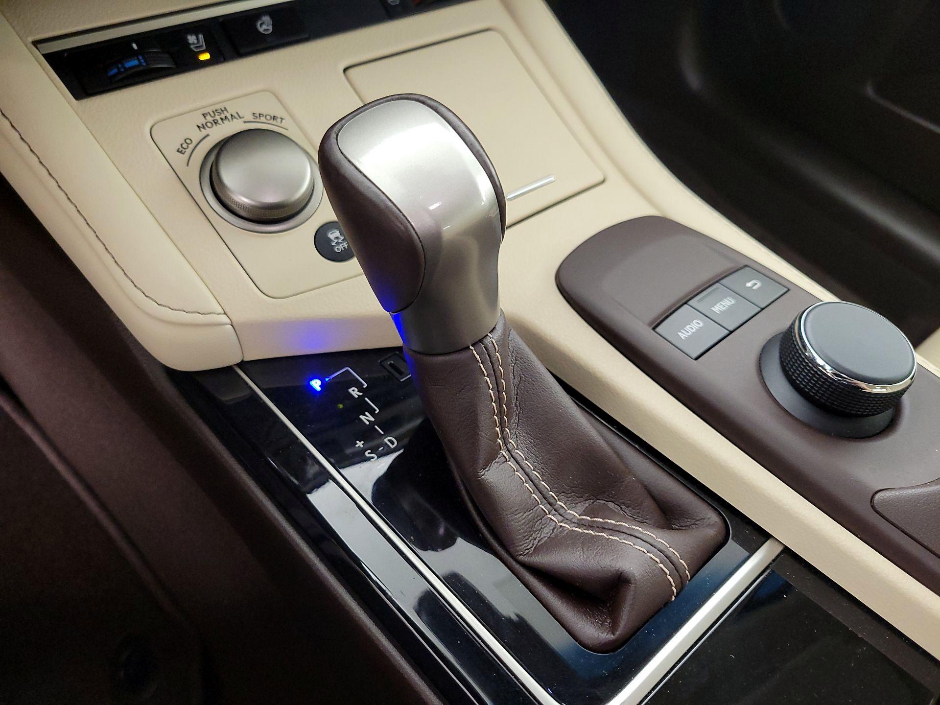Thumbnail: 2017 Lexus ES - 17