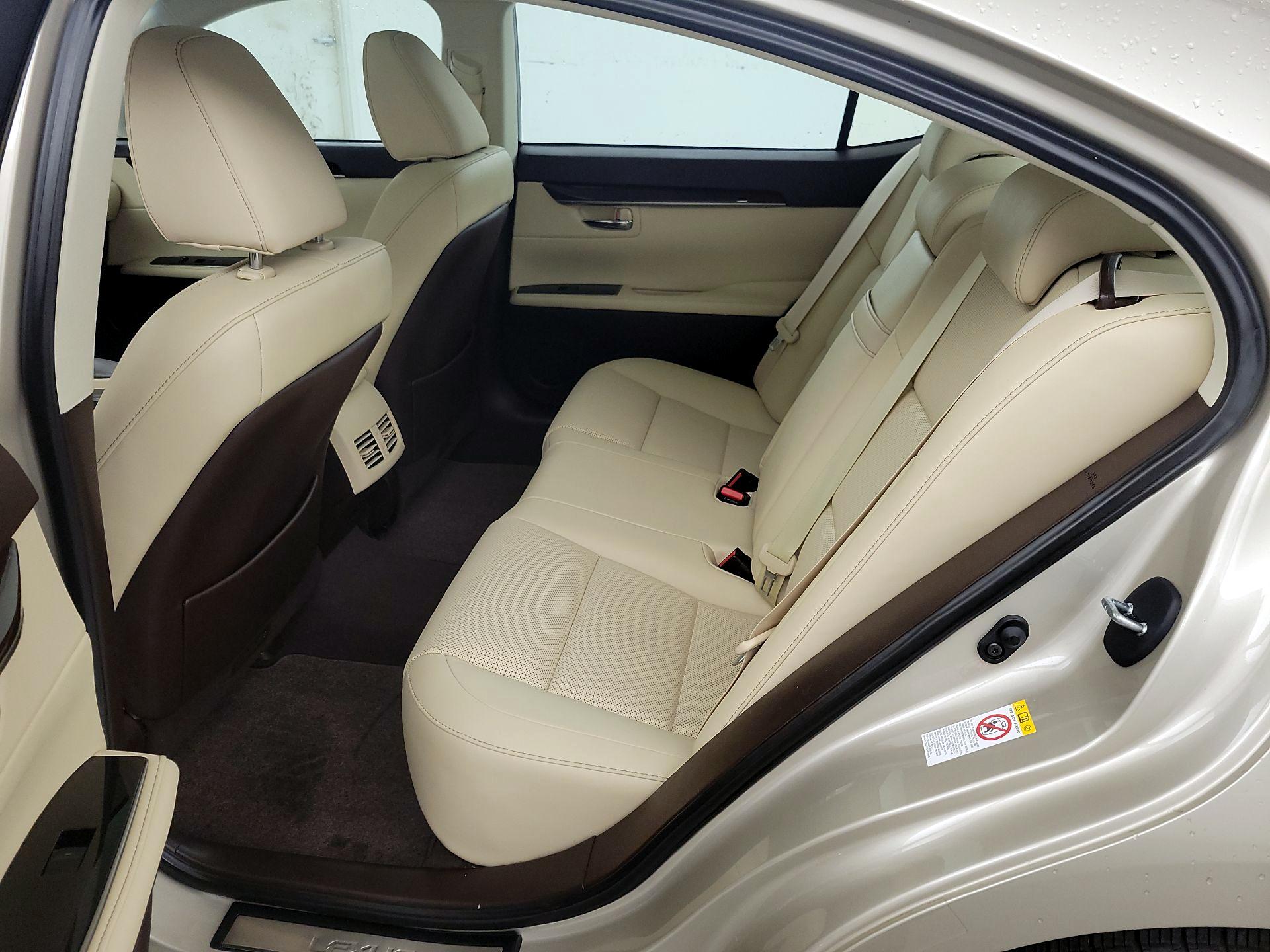 Thumbnail: 2017 Lexus ES - 20