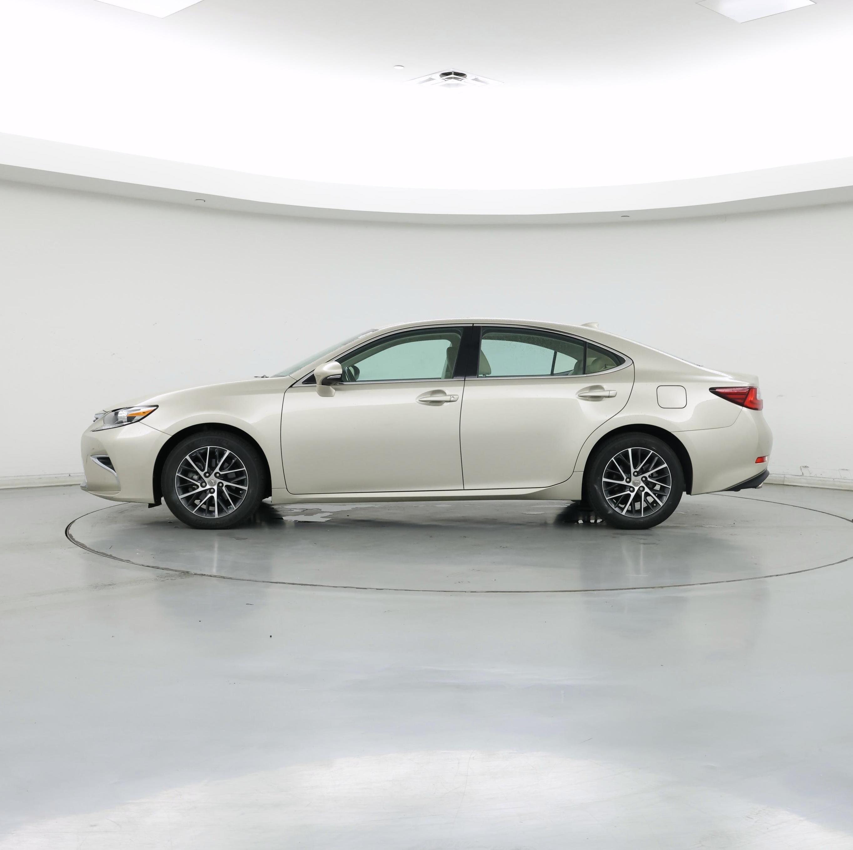 Thumbnail: 2017 Lexus ES - 3