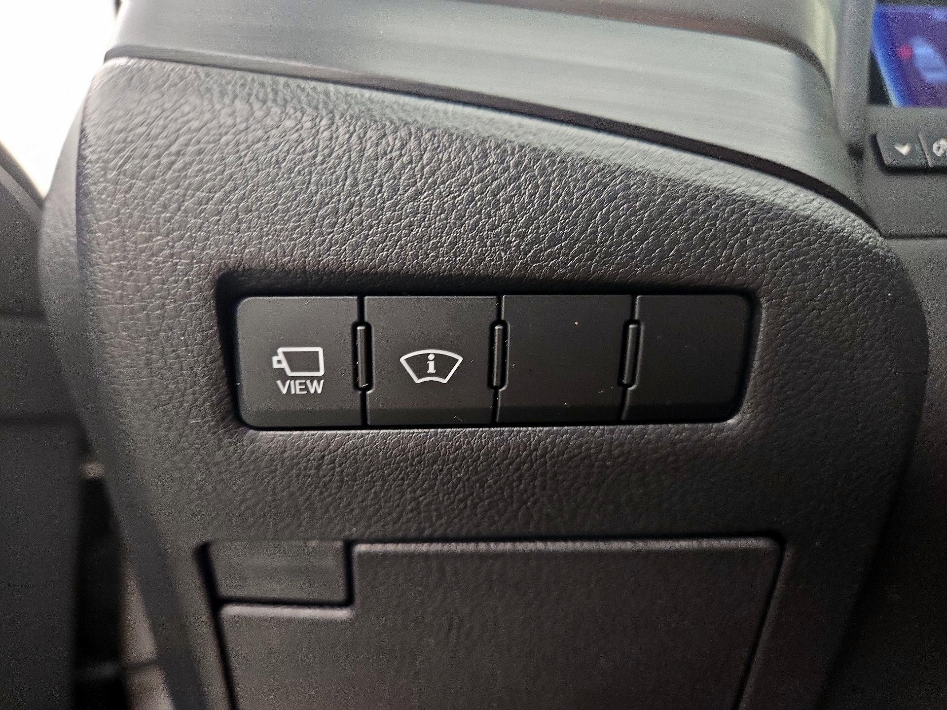 Thumbnail: 2019 Lexus ES - 13
