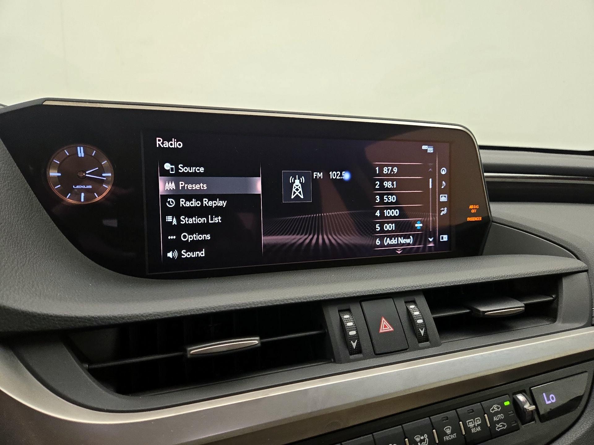 Thumbnail: 2019 Lexus ES - 16