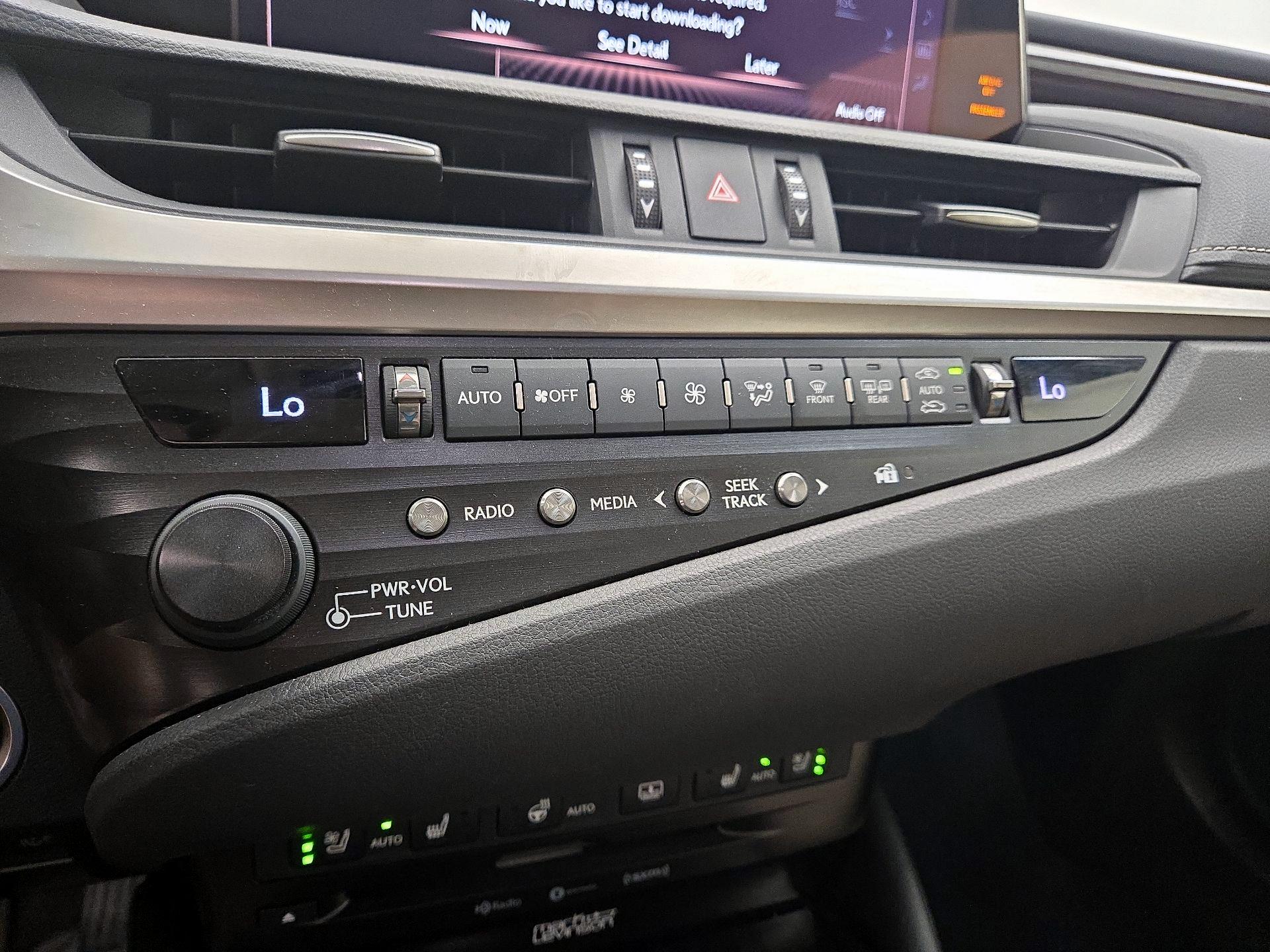 Thumbnail: 2019 Lexus ES - 17