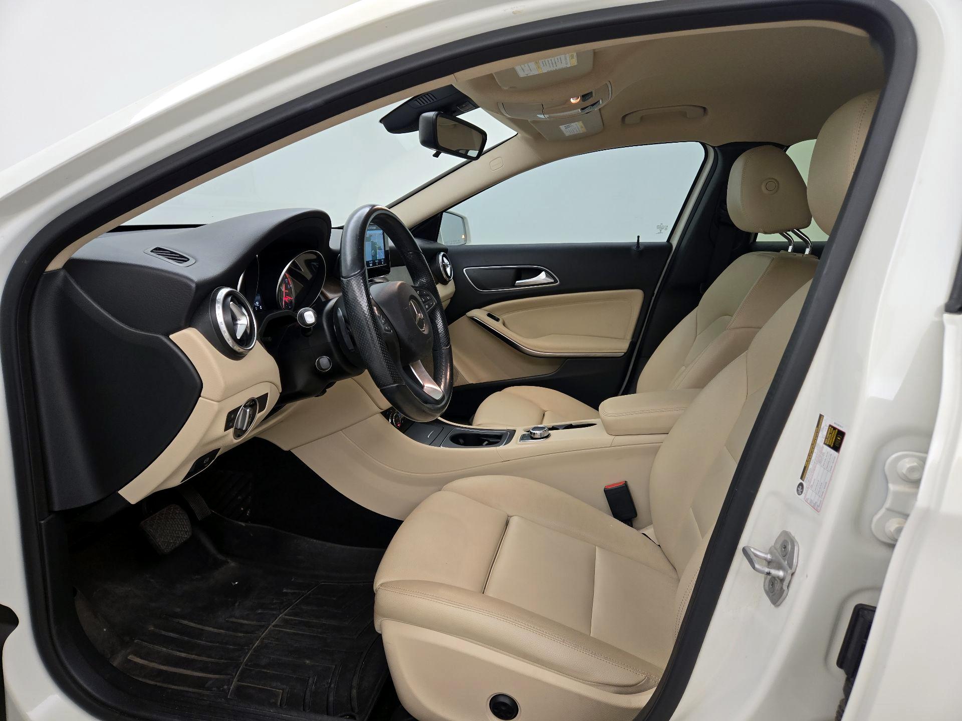 Thumbnail: 2016 Mercedes-Benz GLA - 11
