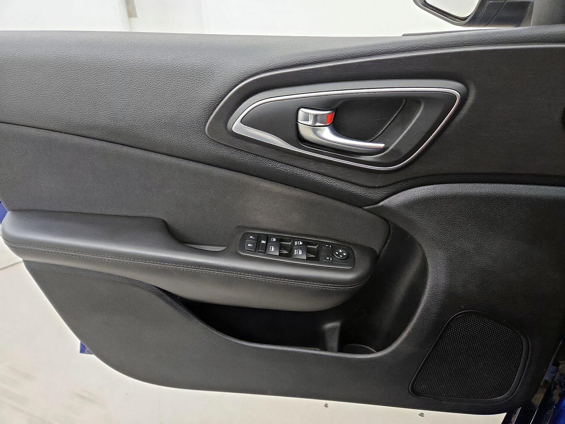 Thumbnail: 2015 Chrysler 200 - 12