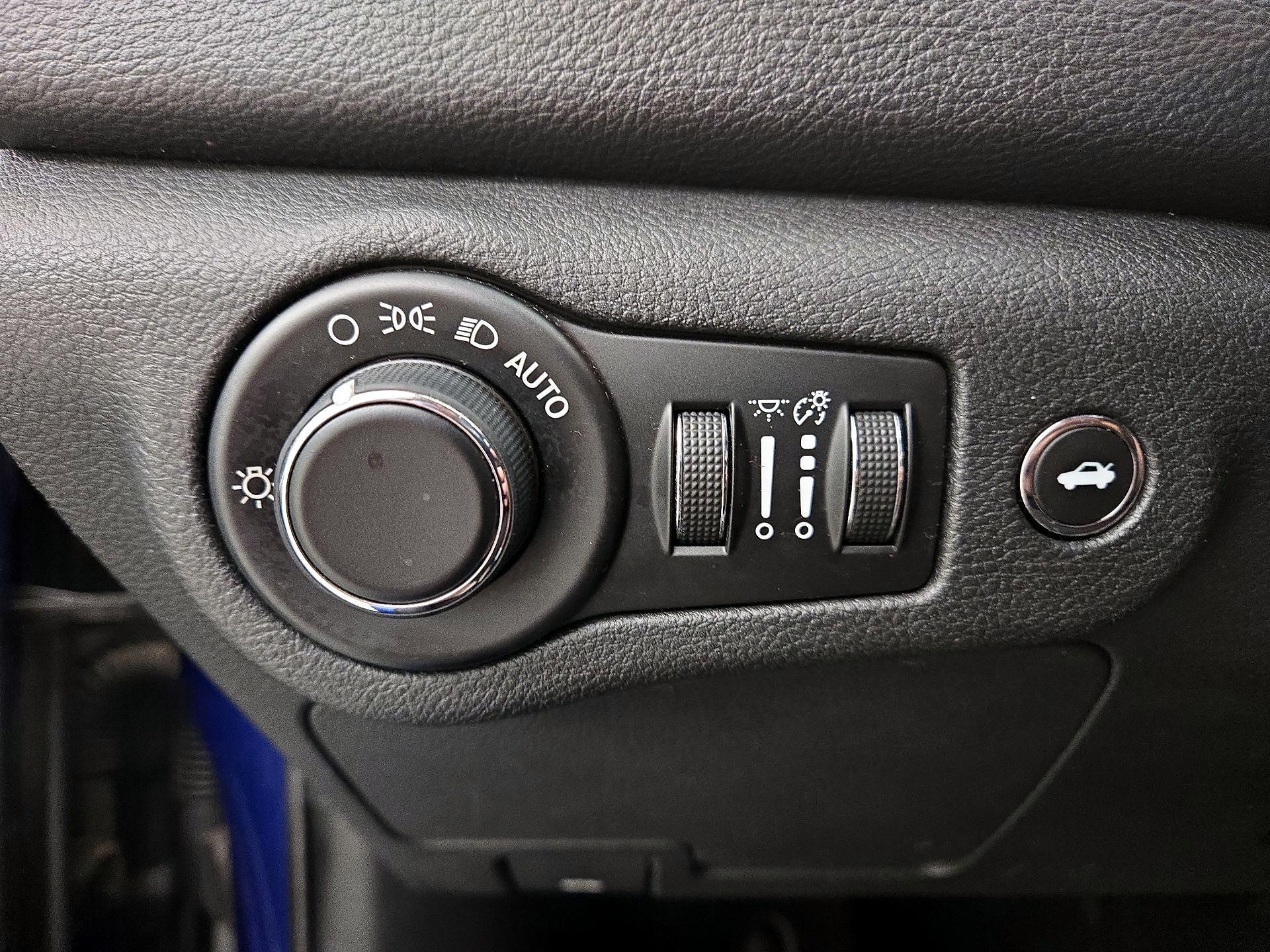 Thumbnail: 2015 Chrysler 200 - 13