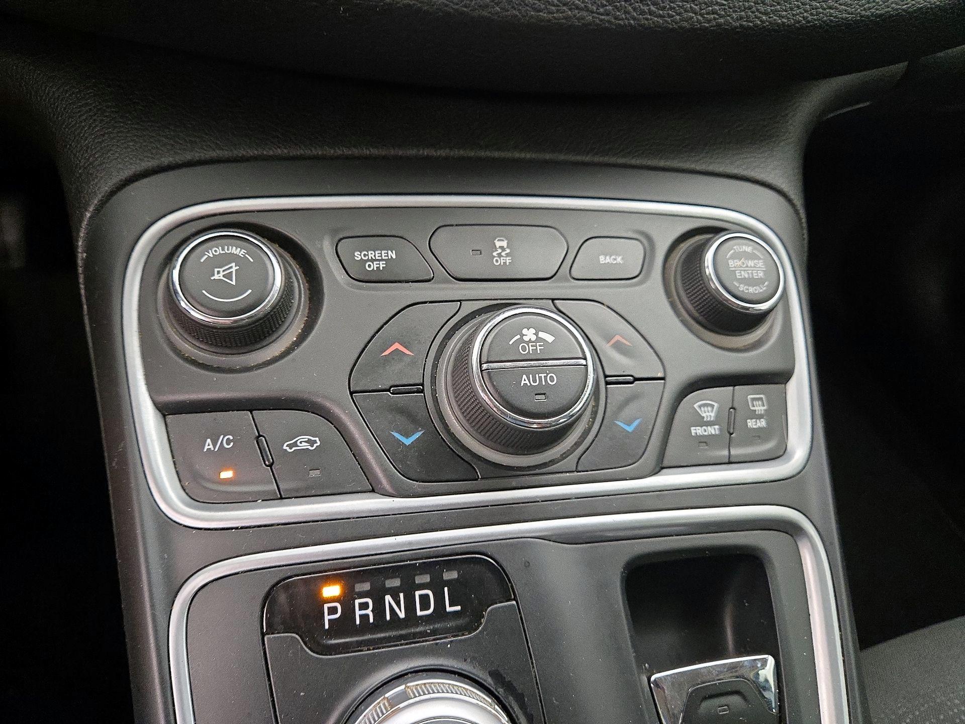 Thumbnail: 2015 Chrysler 200 - 16