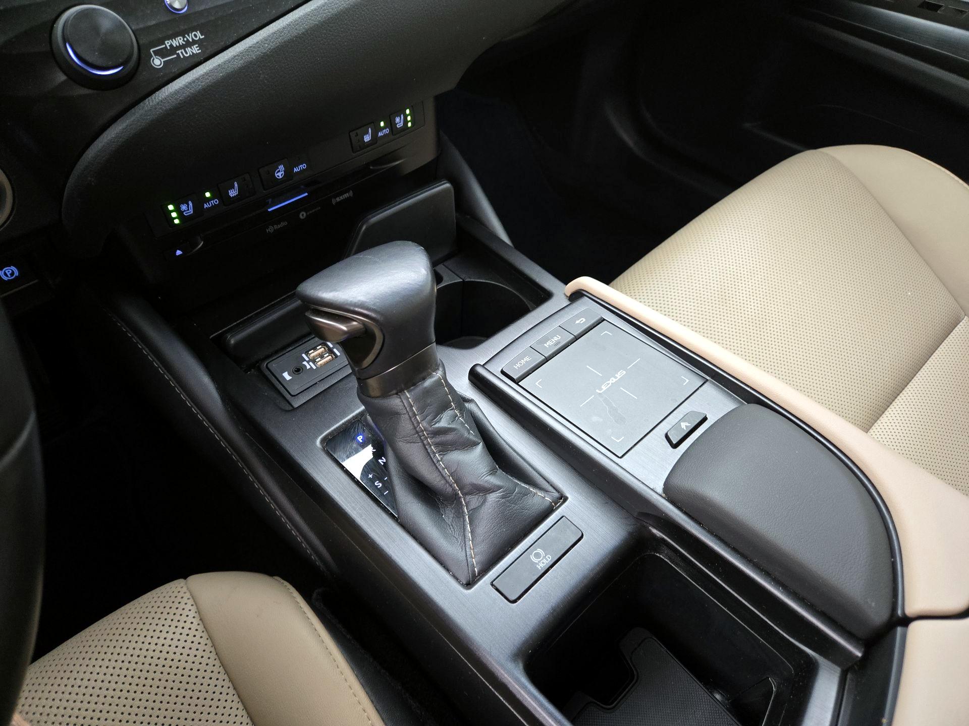 Thumbnail: 2020 Lexus ES - 17