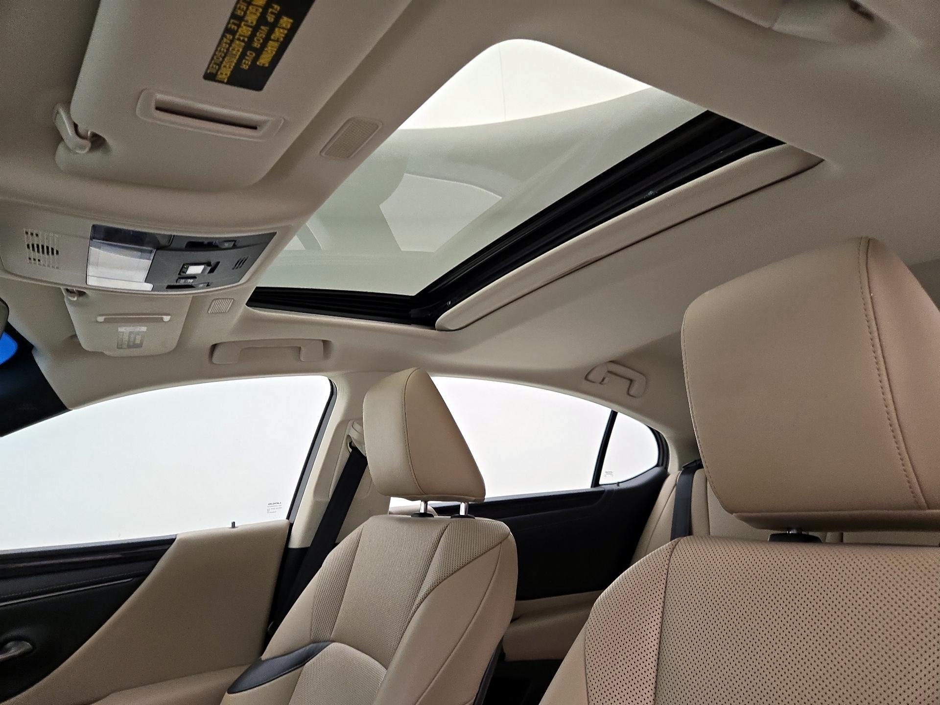 Thumbnail: 2020 Lexus ES - 19