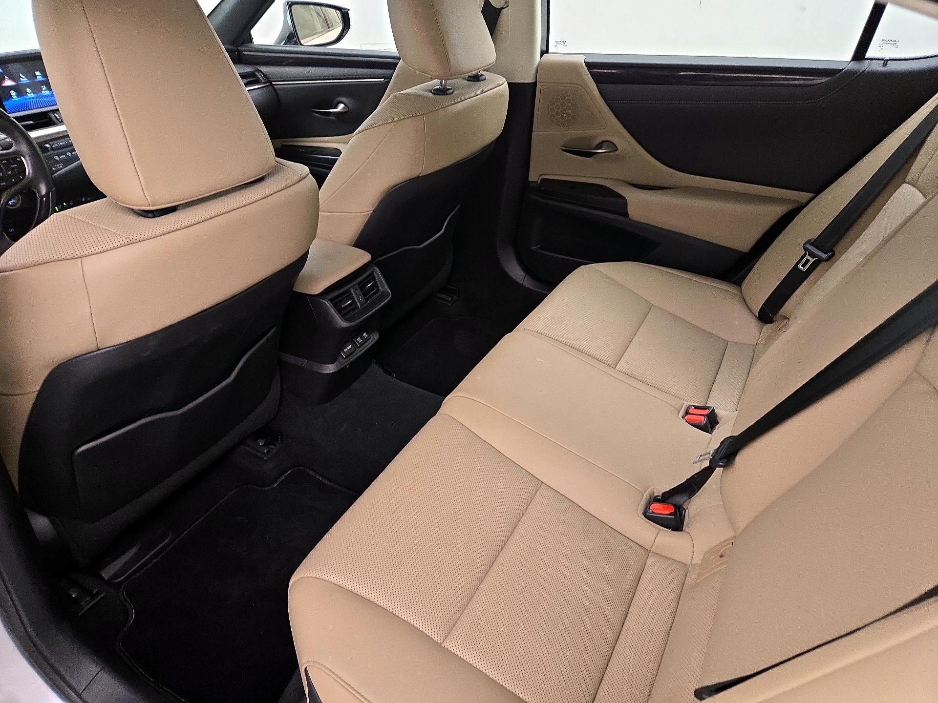 Thumbnail: 2020 Lexus ES - 20