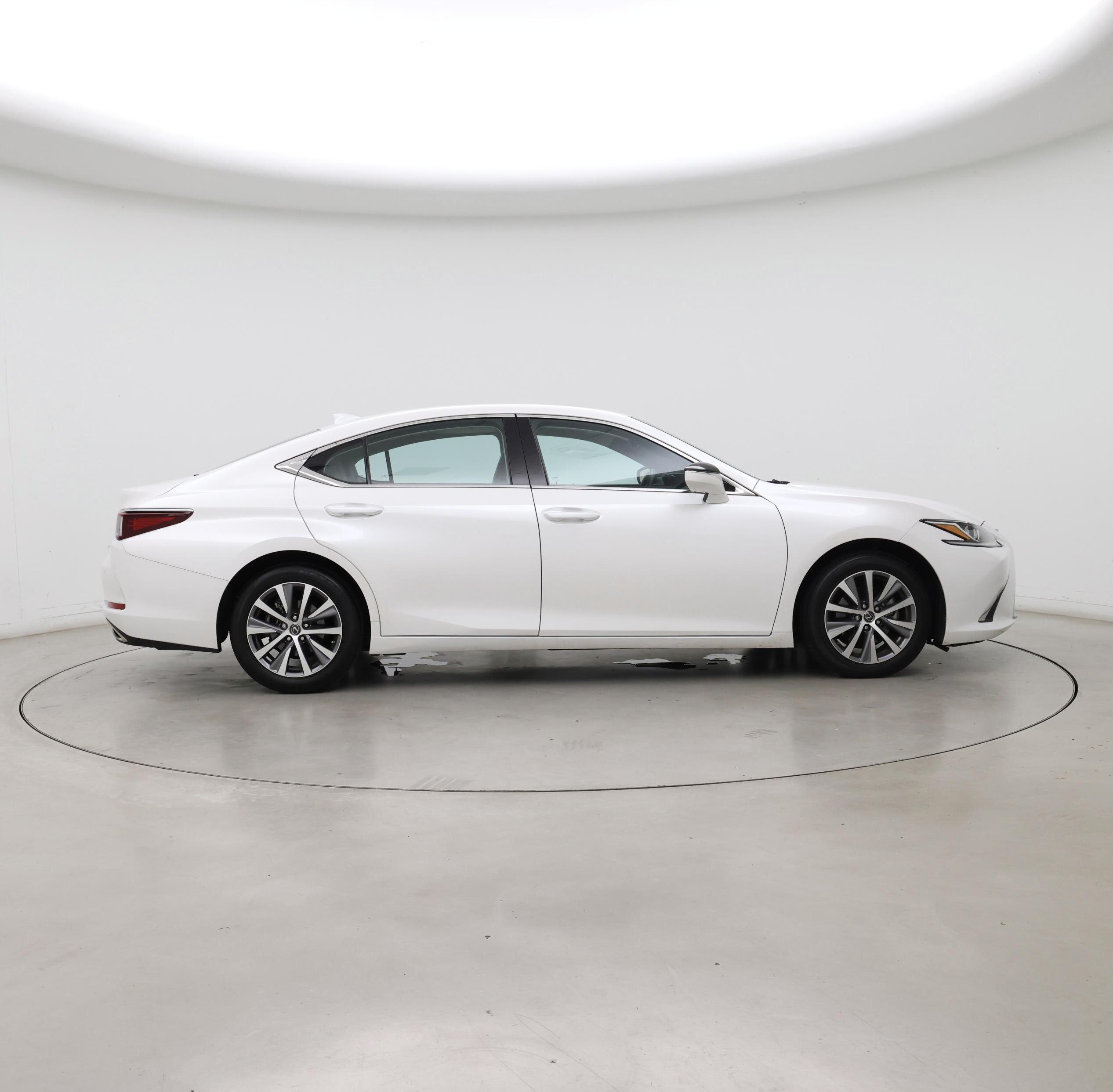 Thumbnail: 2020 Lexus ES - 7