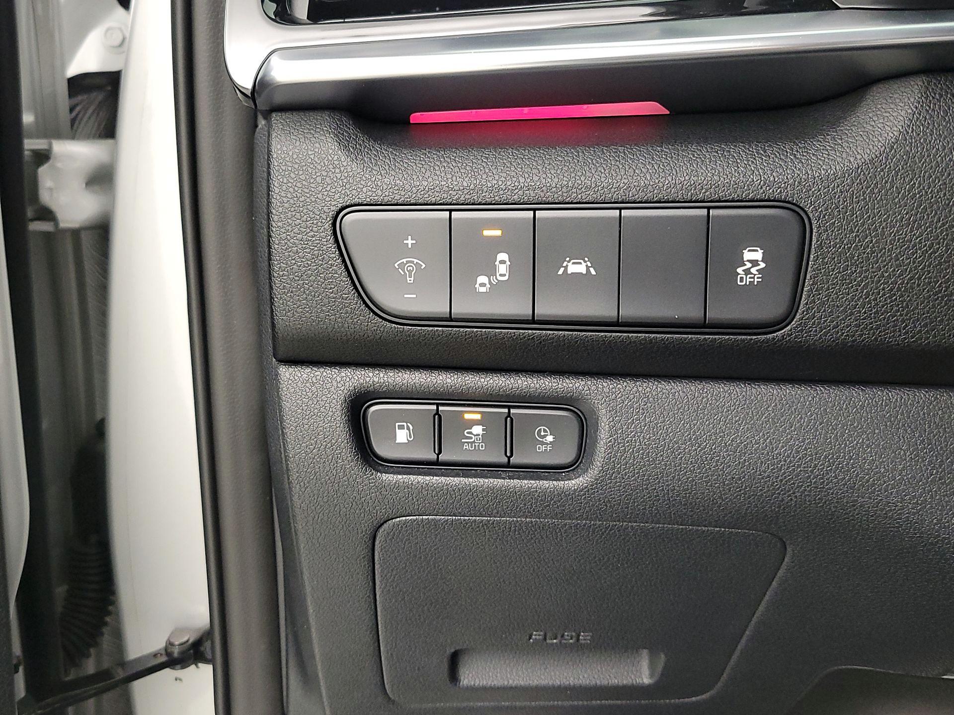 Thumbnail: 2020 Kia Niro - 11