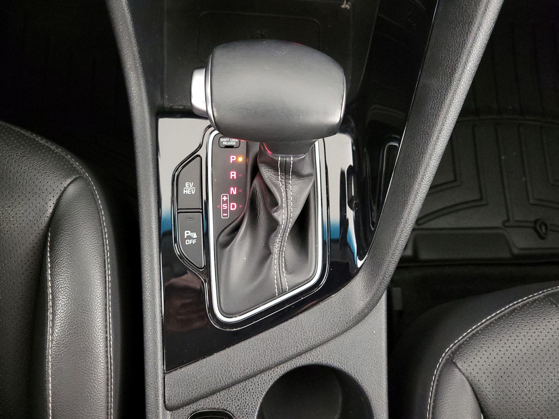 Thumbnail: 2020 Kia Niro - 16