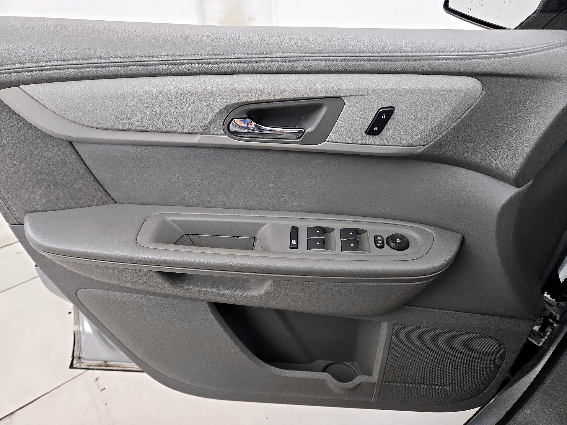 Thumbnail: 2014 Chevrolet Traverse - 12