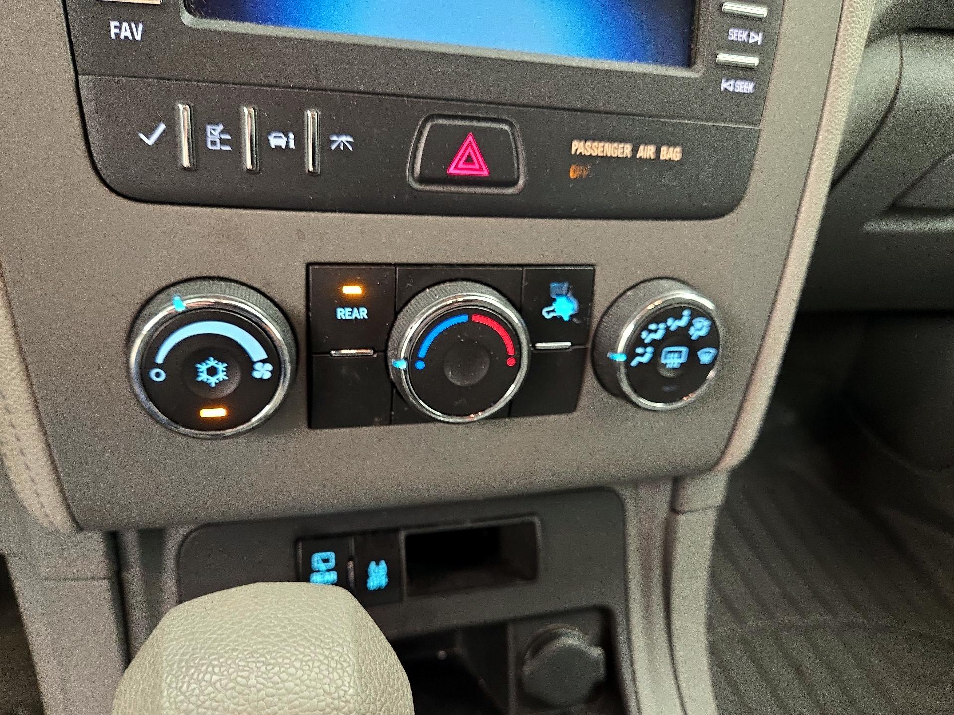 Thumbnail: 2014 Chevrolet Traverse - 16