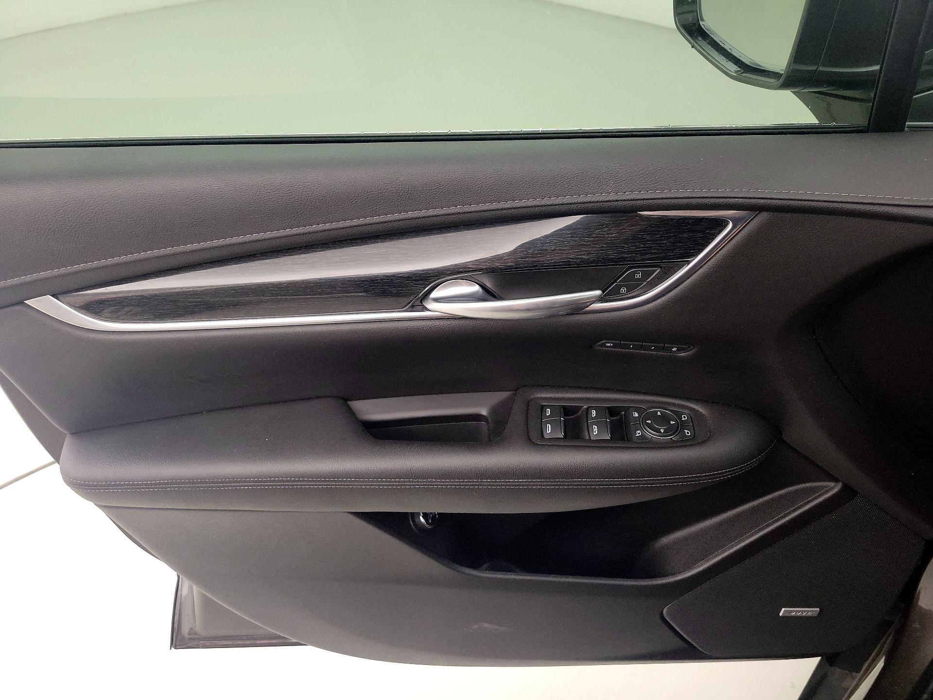 Thumbnail: 2020 Cadillac XT5 - 12