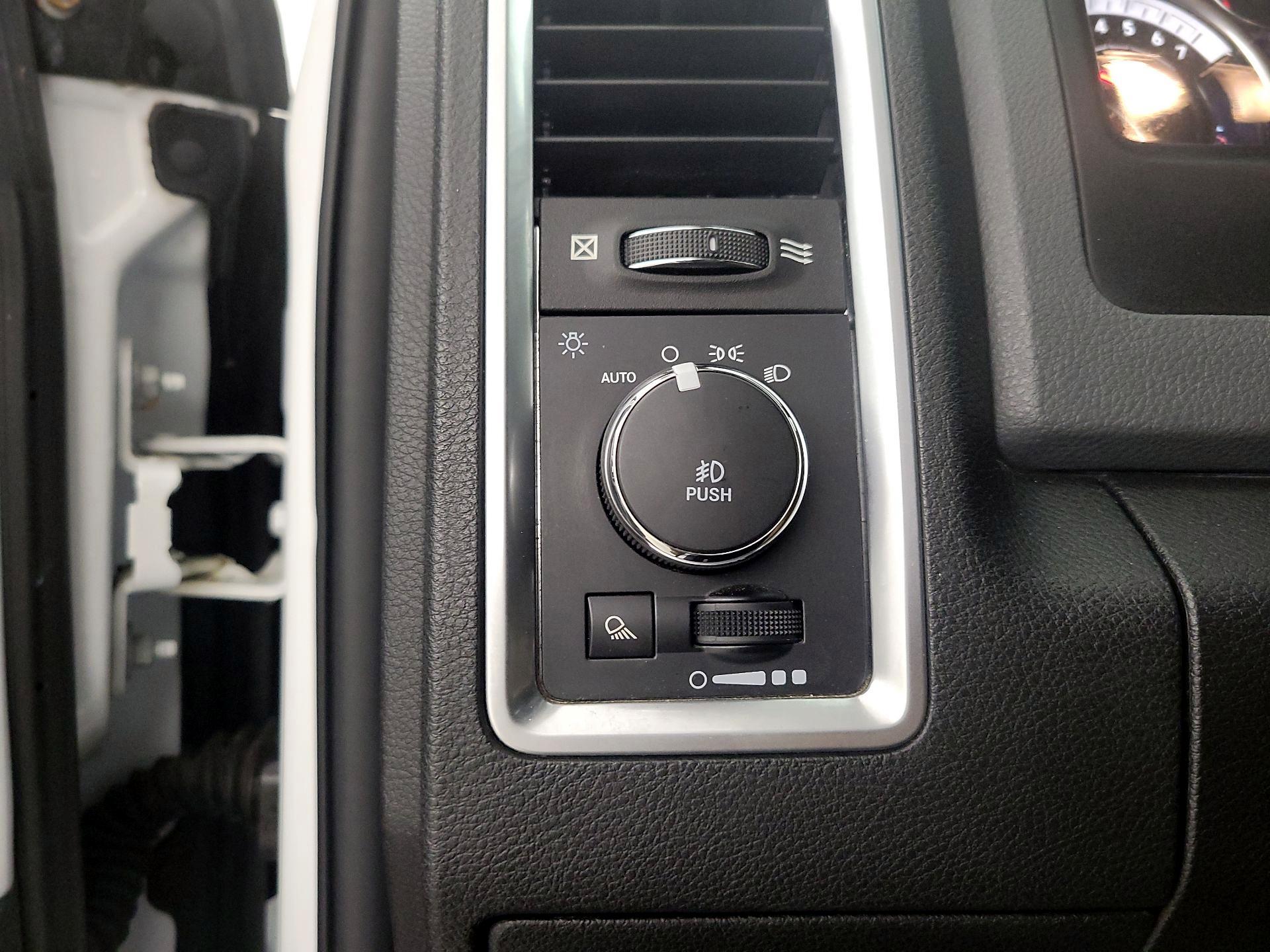Thumbnail: 2019 RAM 1500 Classic - 11