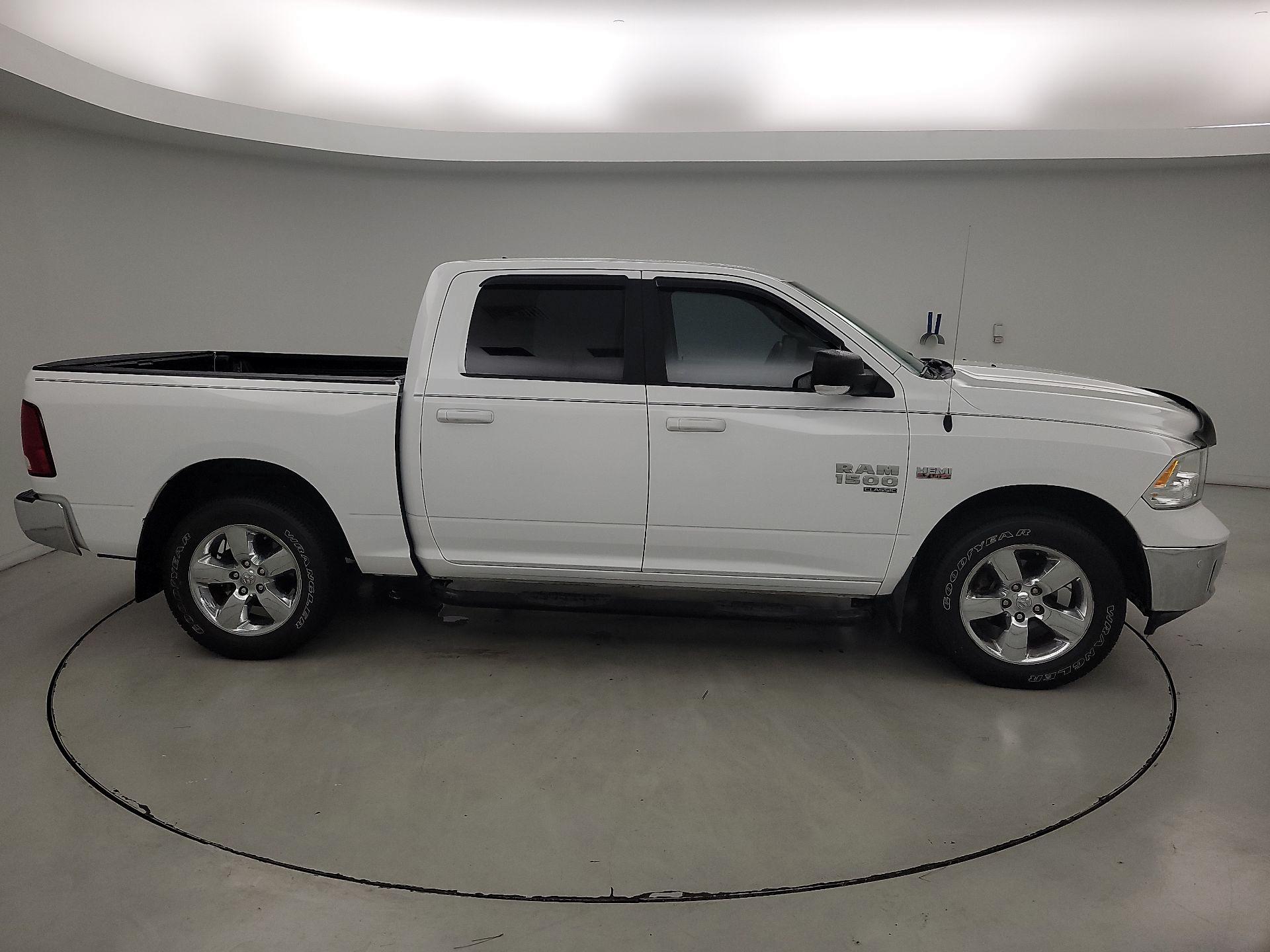 Thumbnail: 2019 RAM 1500 Classic - 4
